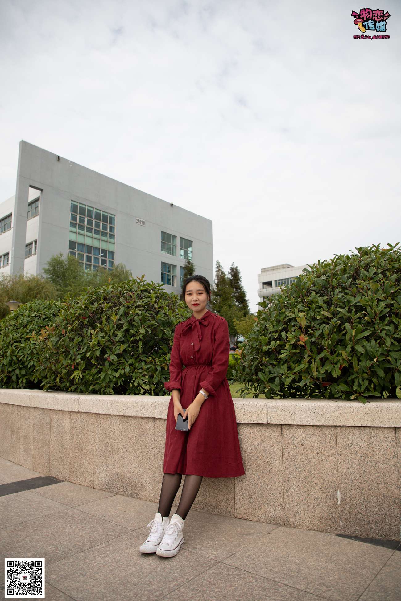 图片[108]-勿恋传媒 No.055 一袭红的神秘与热情,经典白色匡威高帮配黑丝 [143P] – 速更版-美库