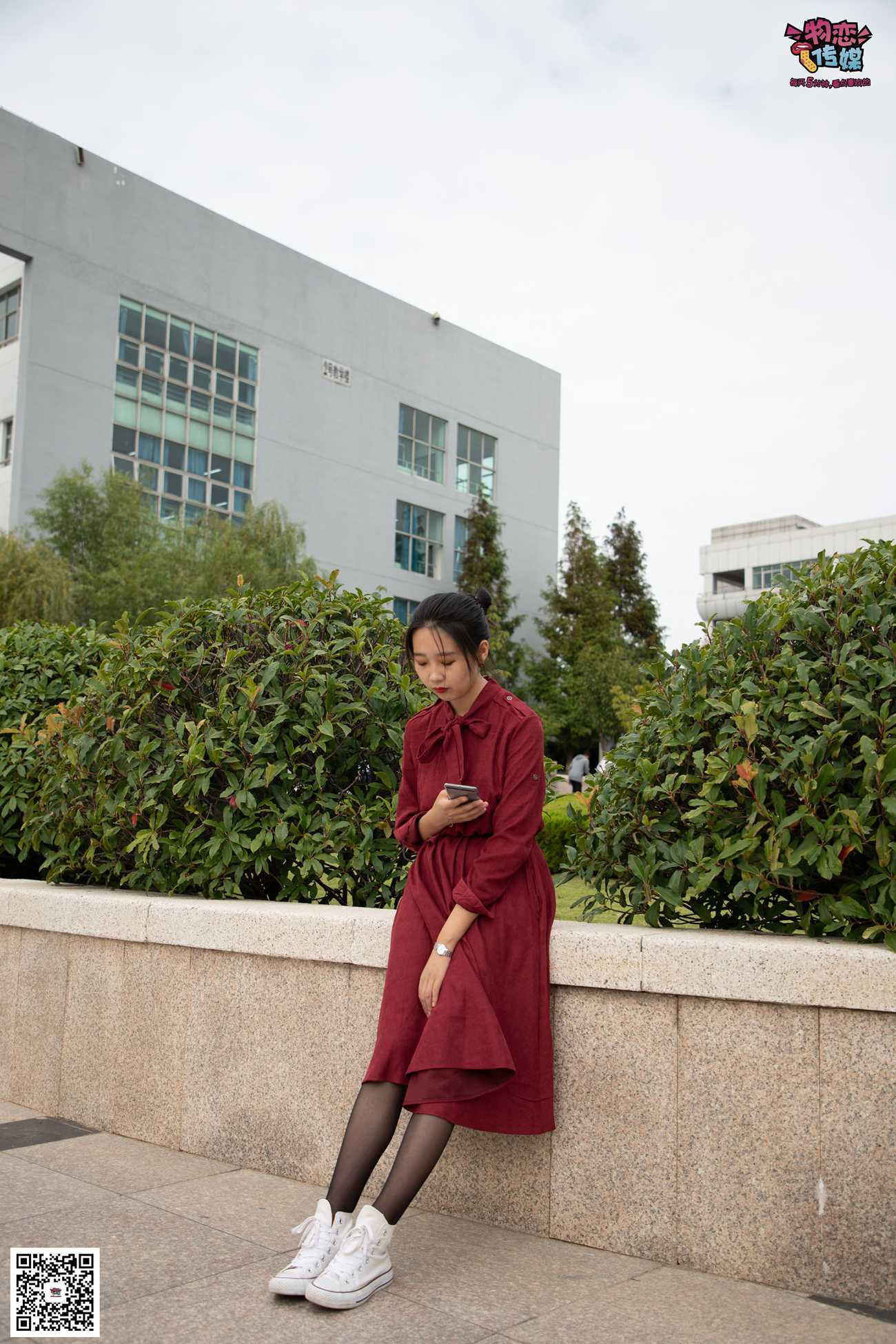图片[110]-勿恋传媒 No.055 一袭红的神秘与热情,经典白色匡威高帮配黑丝 [143P] – 速更版-美库