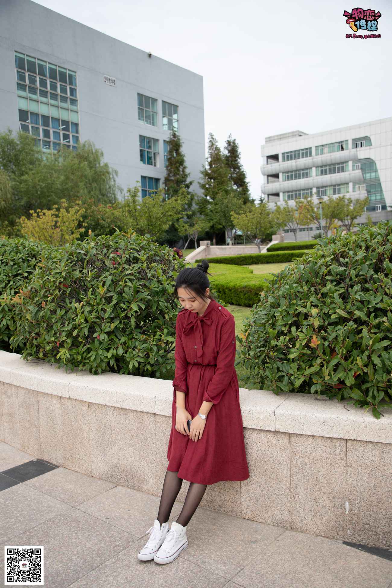 图片[112]-勿恋传媒 No.055 一袭红的神秘与热情,经典白色匡威高帮配黑丝 [143P] – 速更版-美库