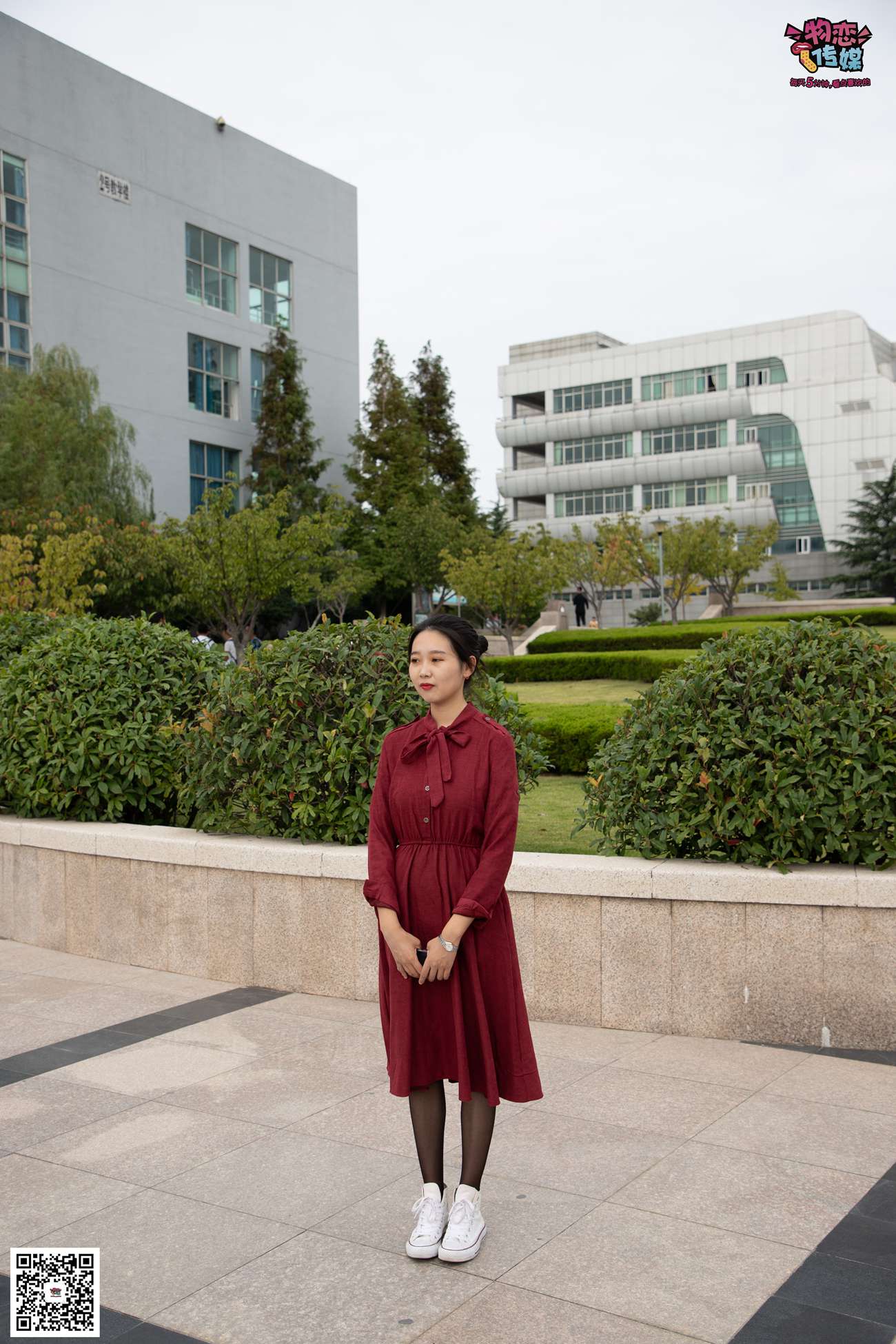 图片[124]-勿恋传媒 No.055 一袭红的神秘与热情,经典白色匡威高帮配黑丝 [143P] – 速更版-美库