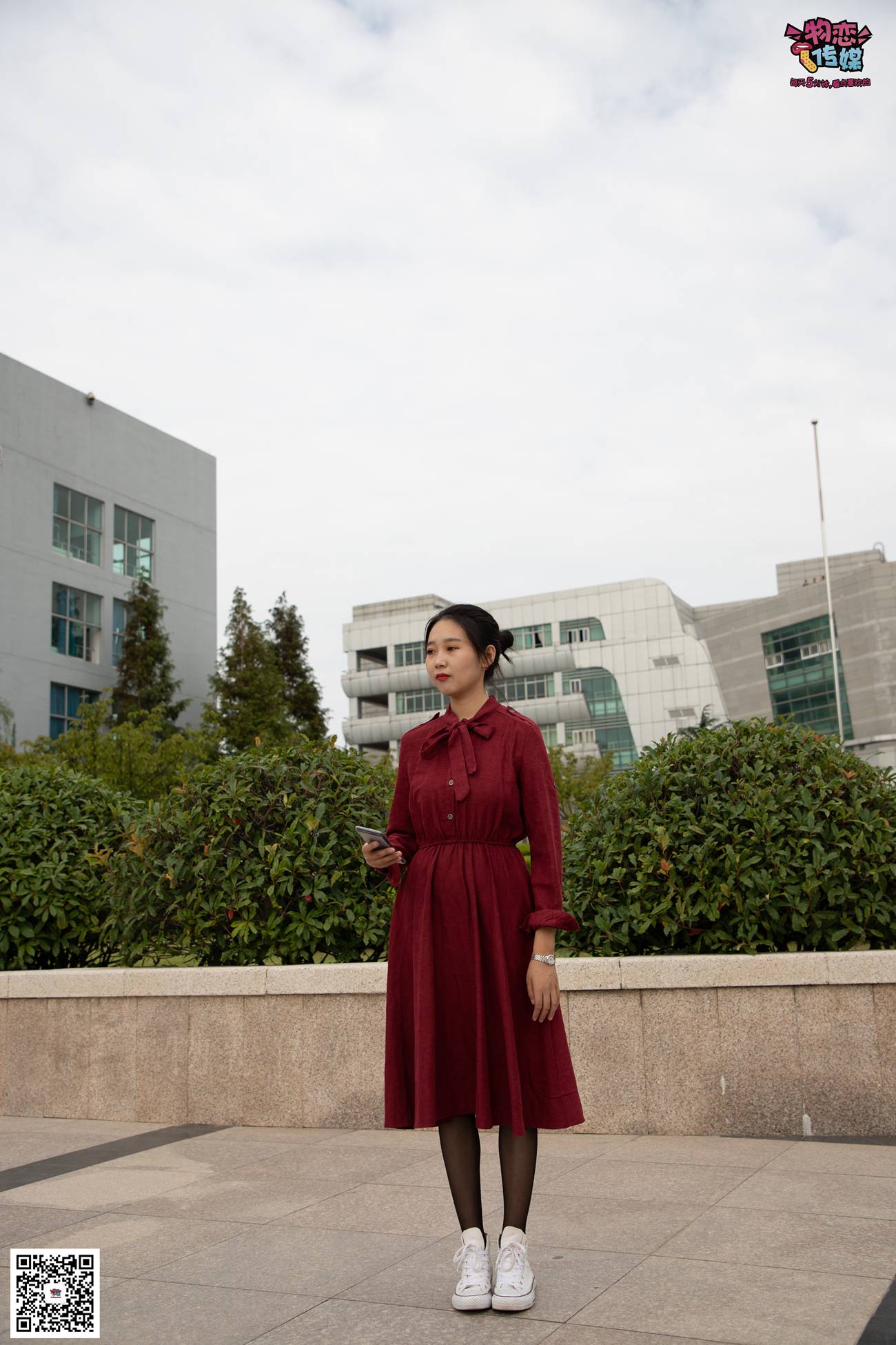 图片[125]-勿恋传媒 No.055 一袭红的神秘与热情,经典白色匡威高帮配黑丝 [143P] – 速更版-美库