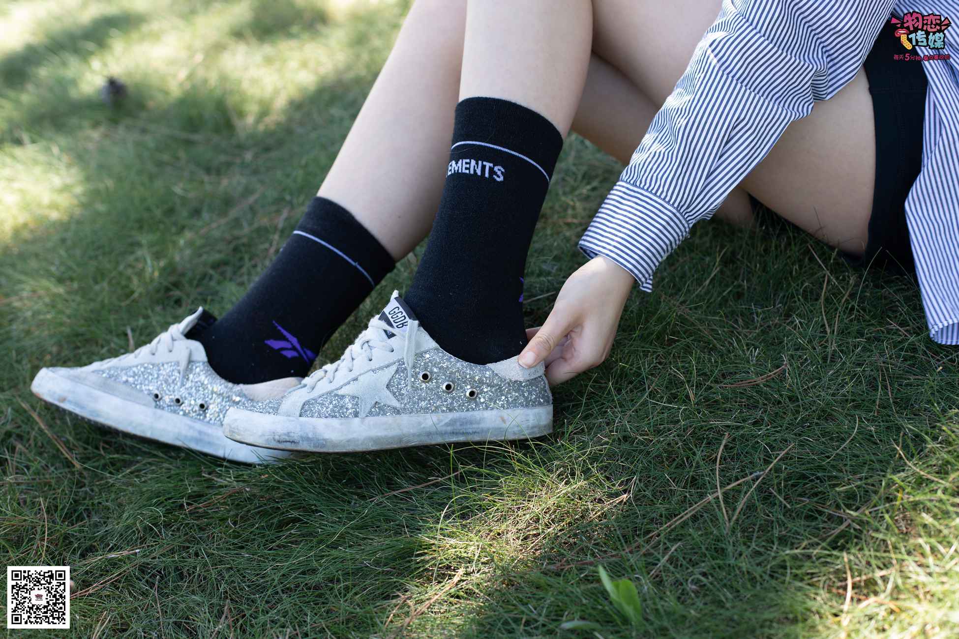 图片[93]-物恋传媒 No.056 眼神犀利,表情高冷小姐姐的深蓝色棉袜 [160P] – 速更版-美库