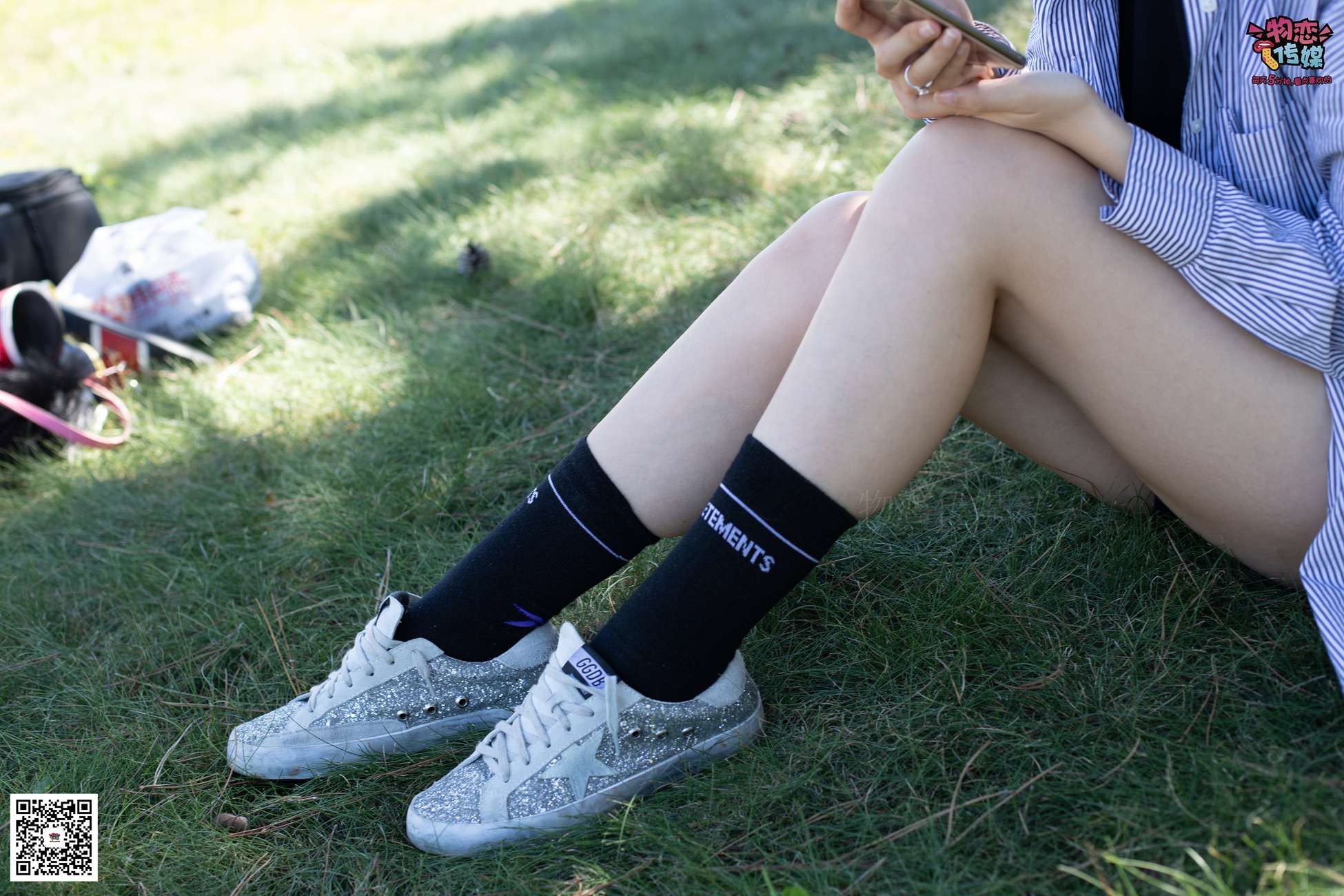 图片[96]-物恋传媒 No.056 眼神犀利,表情高冷小姐姐的深蓝色棉袜 [160P] – 速更版-美库