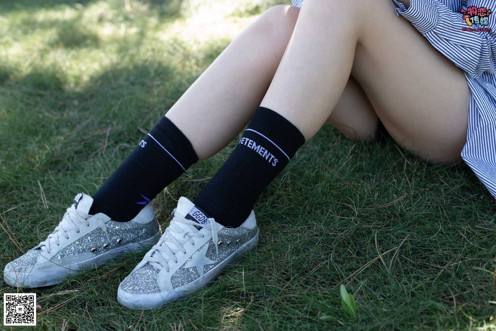 图片[97]-物恋传媒 No.056 眼神犀利,表情高冷小姐姐的深蓝色棉袜 [160P] – 速更版-美库