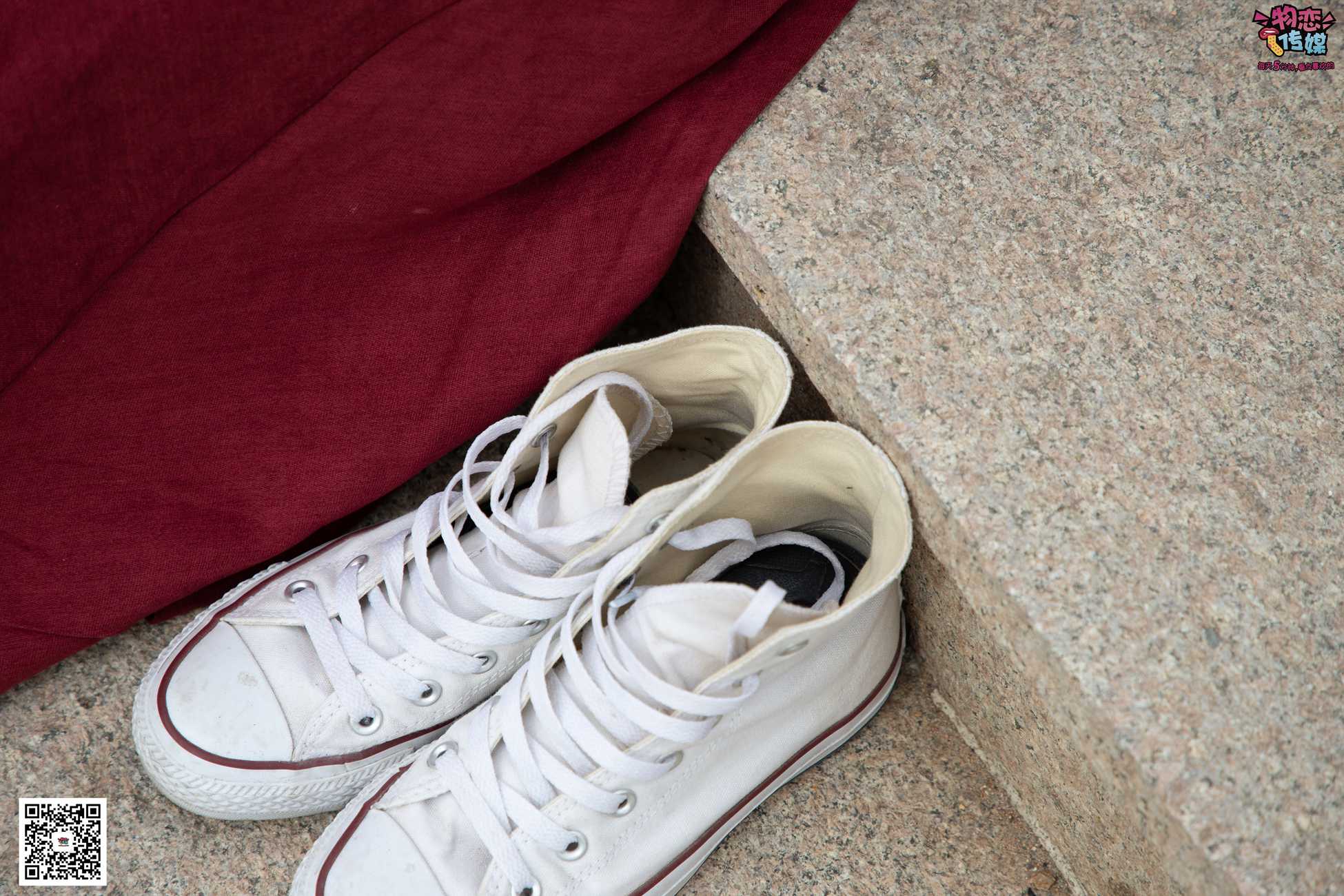 图片[134]-勿恋传媒 No.055 一袭红的神秘与热情,经典白色匡威高帮配黑丝 [143P] – 速更版-美库