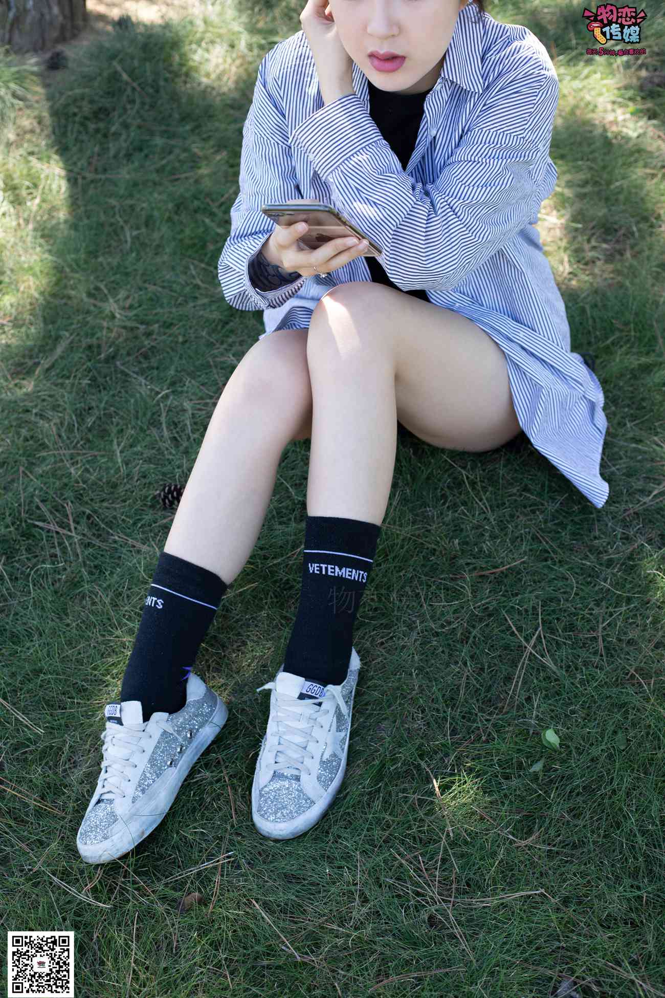 图片[100]-物恋传媒 No.056 眼神犀利,表情高冷小姐姐的深蓝色棉袜 [160P] – 速更版-美库