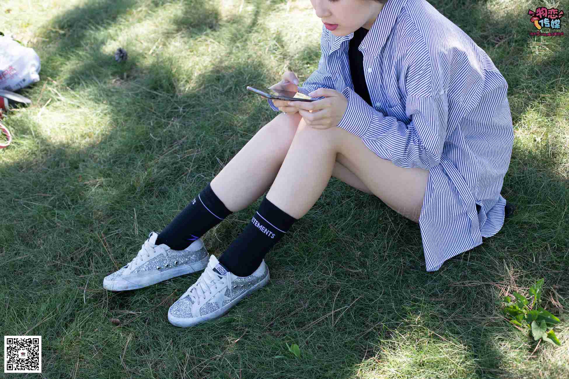 图片[101]-物恋传媒 No.056 眼神犀利,表情高冷小姐姐的深蓝色棉袜 [160P] – 速更版-美库