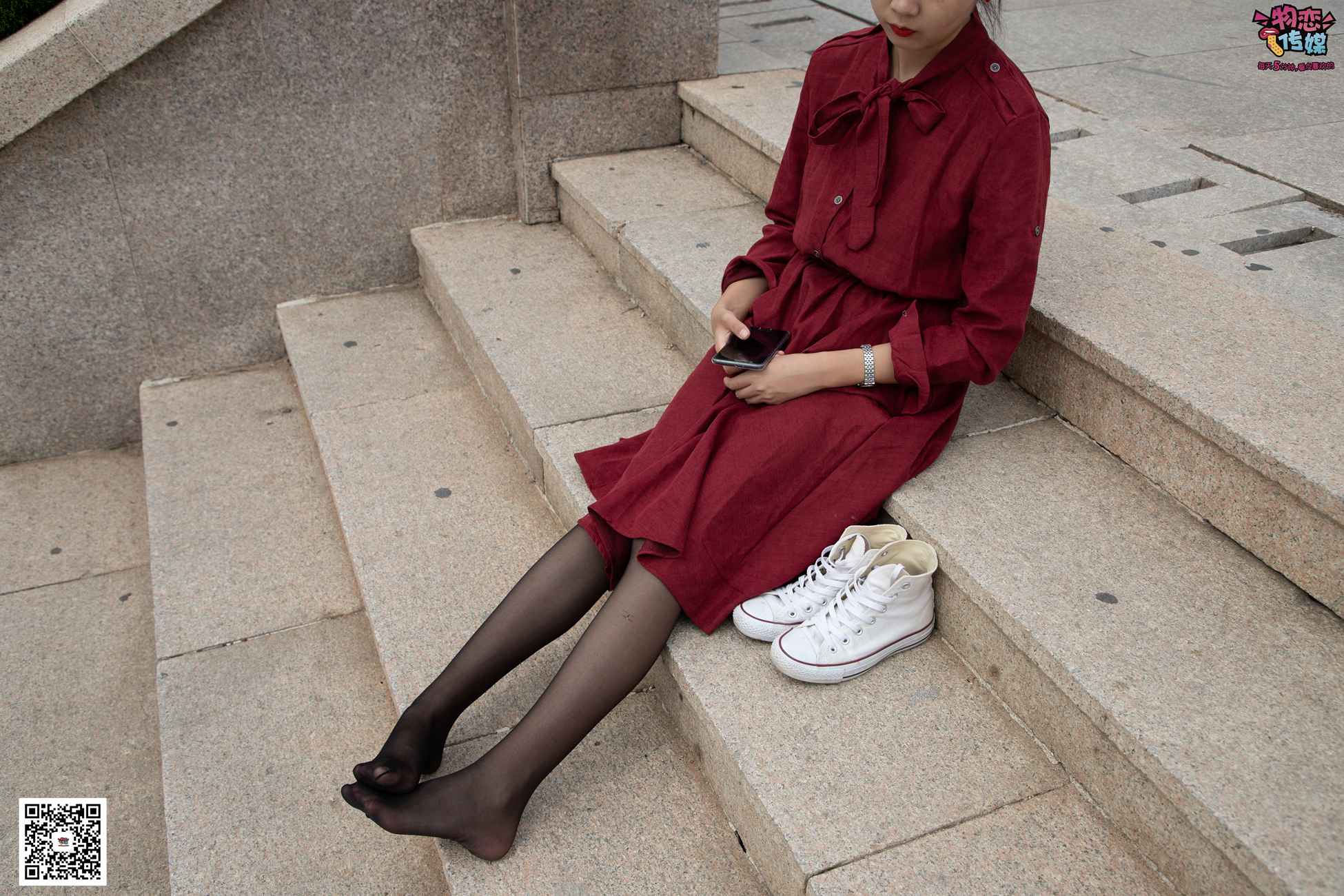 图片[138]-勿恋传媒 No.055 一袭红的神秘与热情,经典白色匡威高帮配黑丝 [143P] – 速更版-美库
