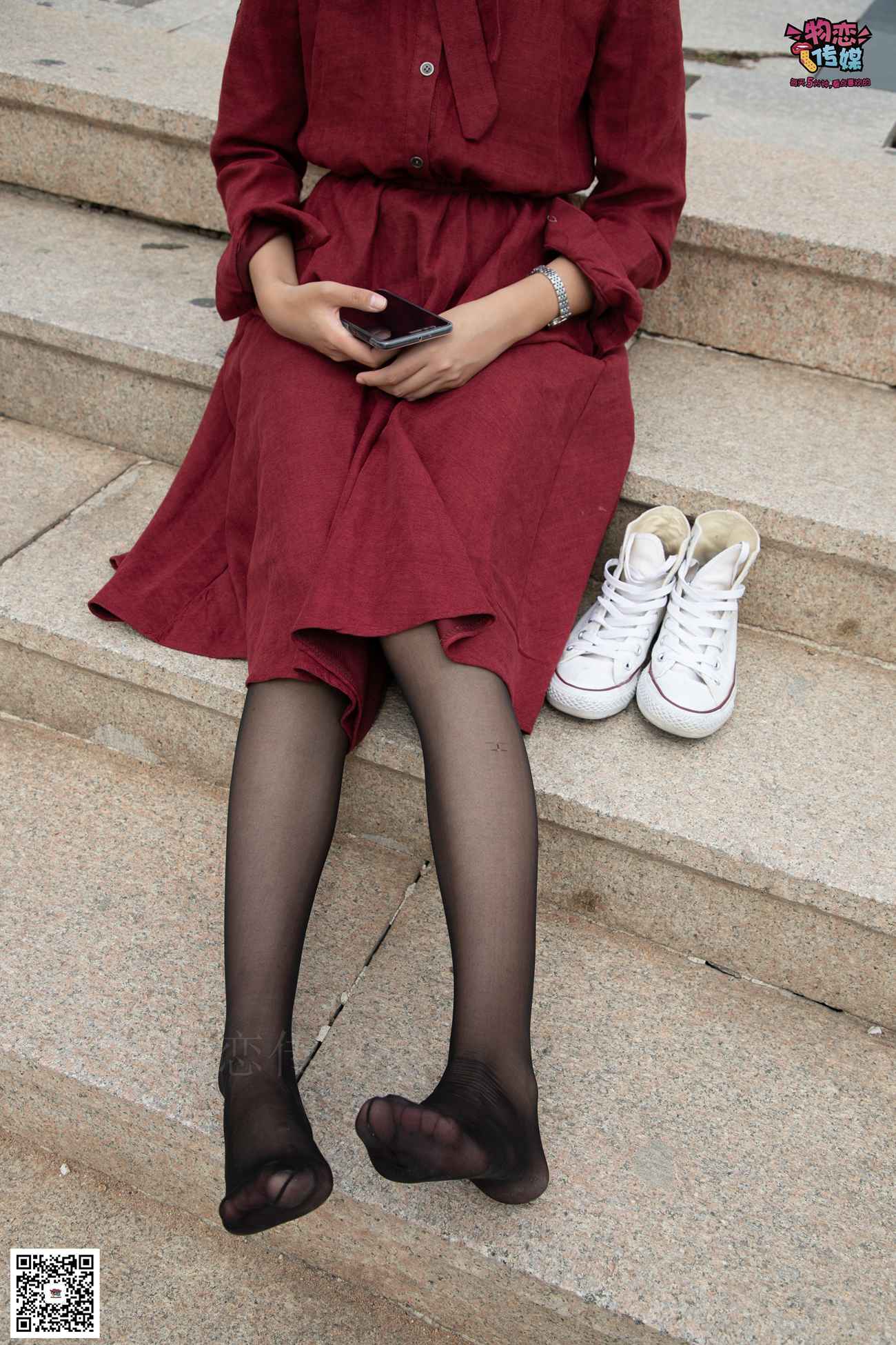 图片[139]-勿恋传媒 No.055 一袭红的神秘与热情,经典白色匡威高帮配黑丝 [143P] – 速更版-美库