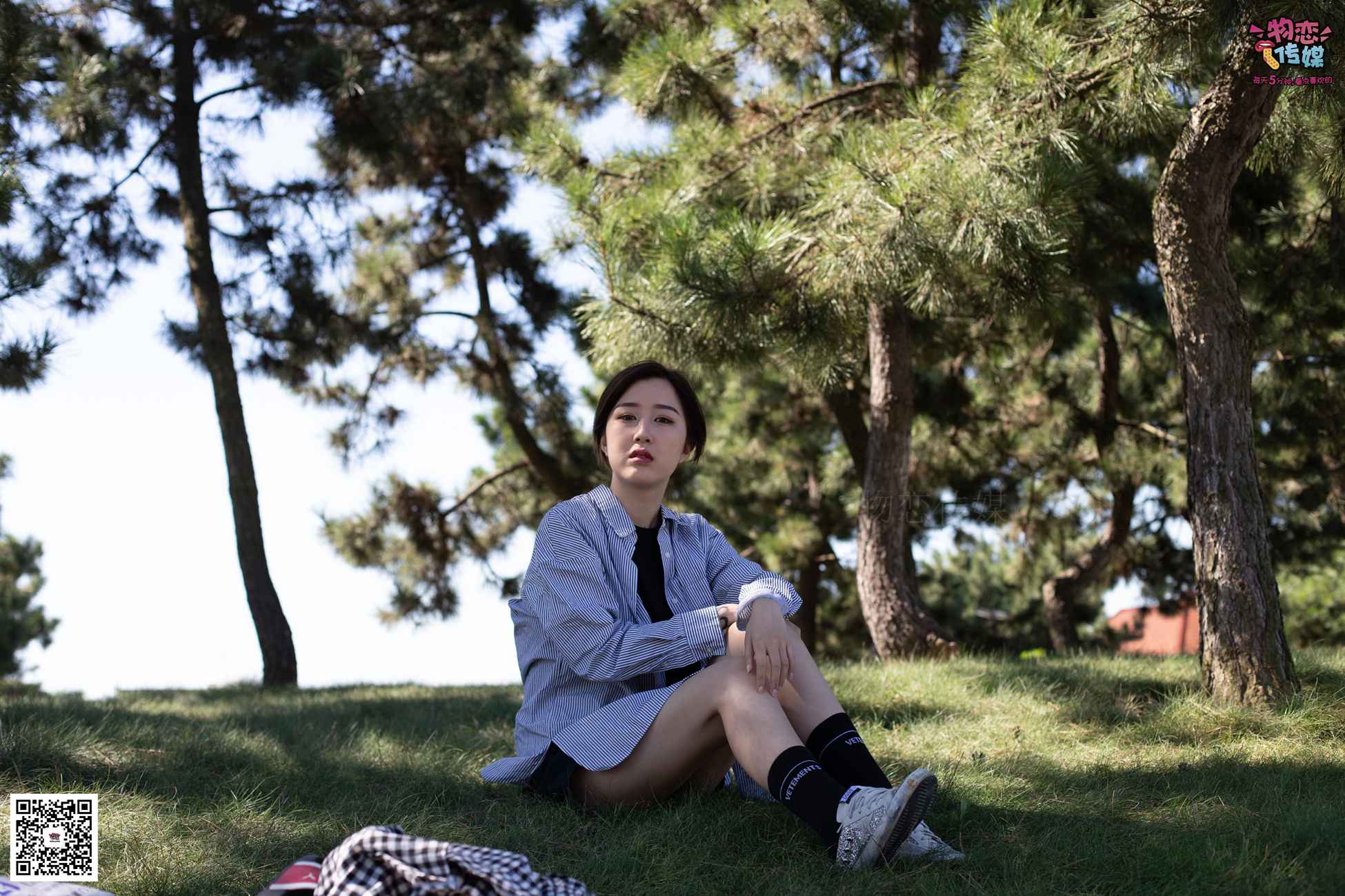 图片[127]-物恋传媒 No.056 眼神犀利,表情高冷小姐姐的深蓝色棉袜 [160P] – 速更版-美库