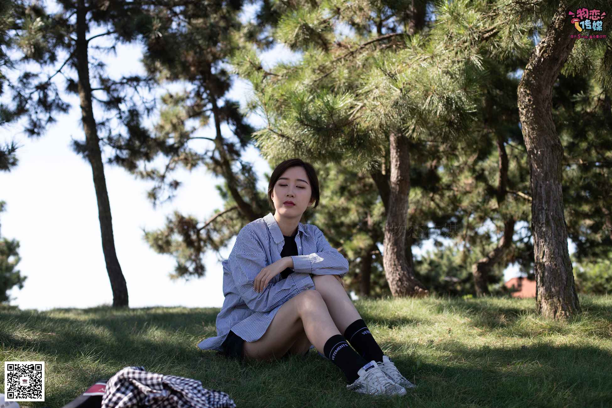 图片[128]-物恋传媒 No.056 眼神犀利,表情高冷小姐姐的深蓝色棉袜 [160P] – 速更版-美库