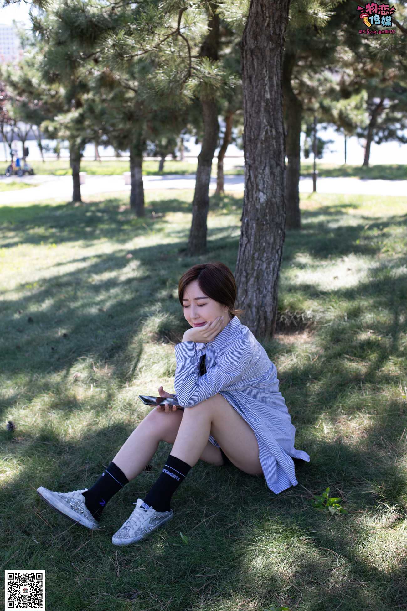 图片[131]-物恋传媒 No.056 眼神犀利,表情高冷小姐姐的深蓝色棉袜 [160P] – 速更版-美库