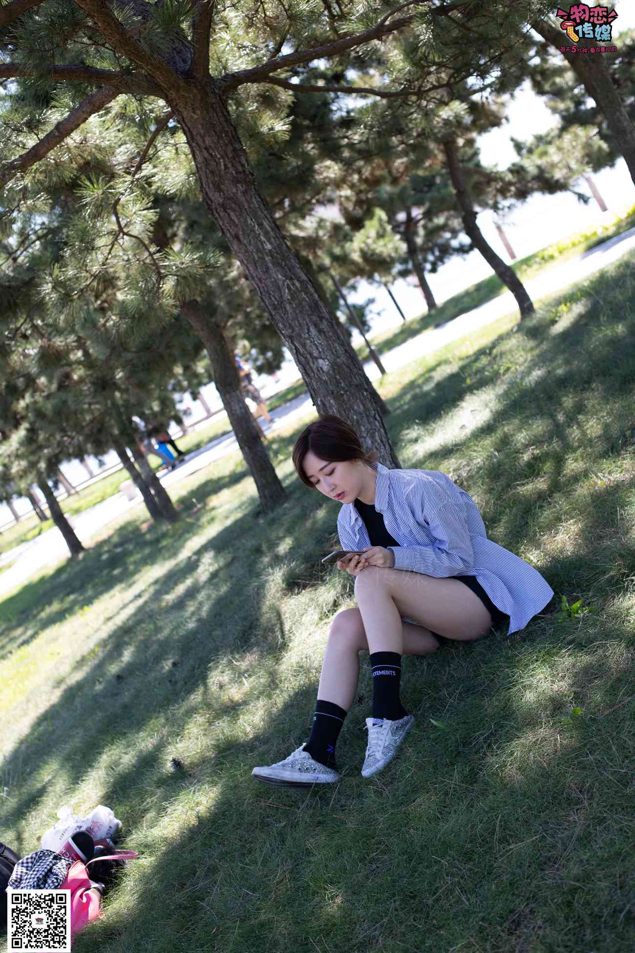 图片[133]-物恋传媒 No.056 眼神犀利,表情高冷小姐姐的深蓝色棉袜 [160P] – 速更版-美库