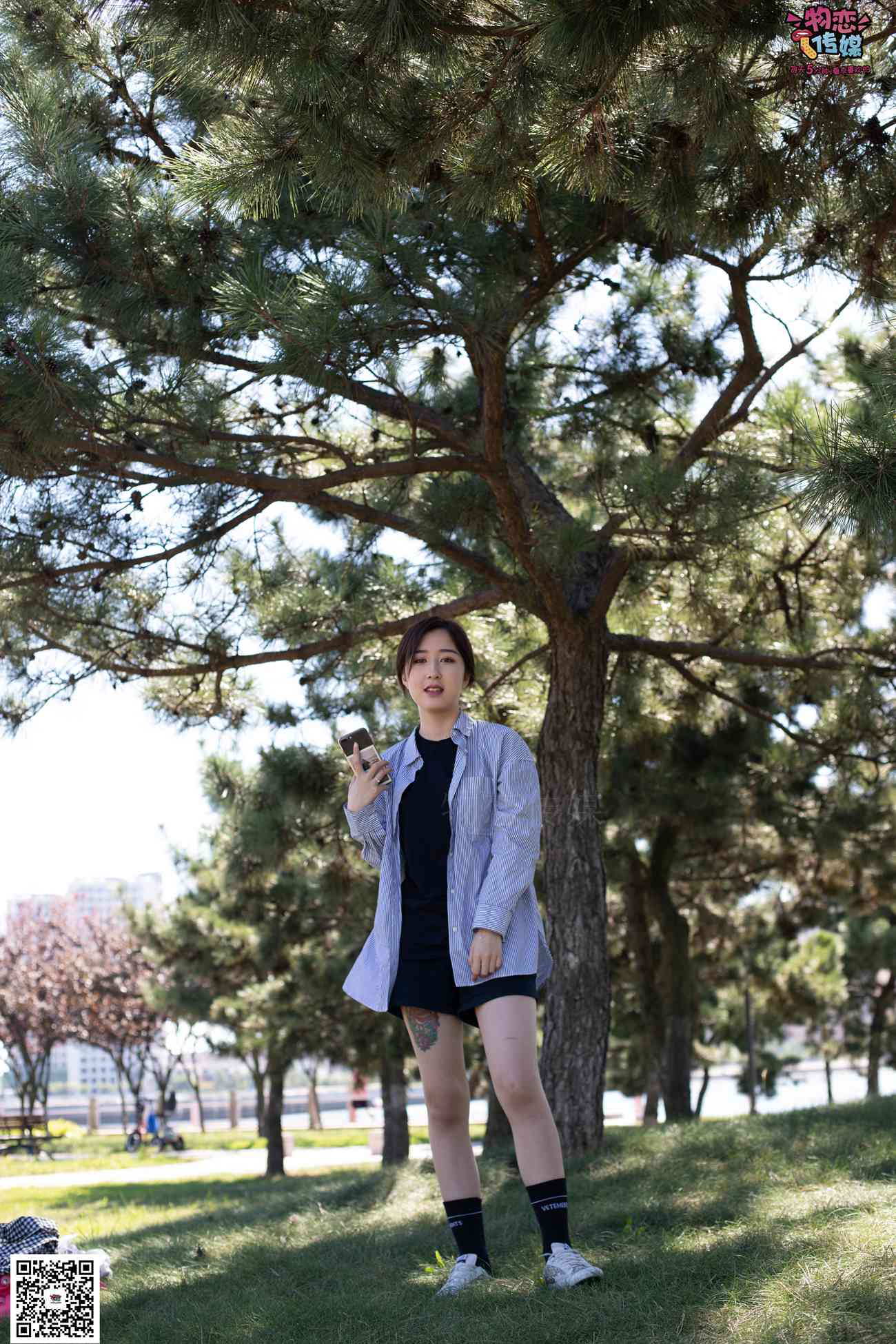 图片[141]-物恋传媒 No.056 眼神犀利,表情高冷小姐姐的深蓝色棉袜 [160P] – 速更版-美库