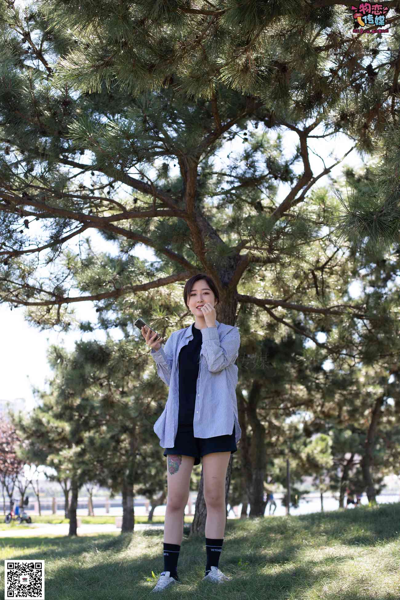 图片[142]-物恋传媒 No.056 眼神犀利,表情高冷小姐姐的深蓝色棉袜 [160P] – 速更版-美库