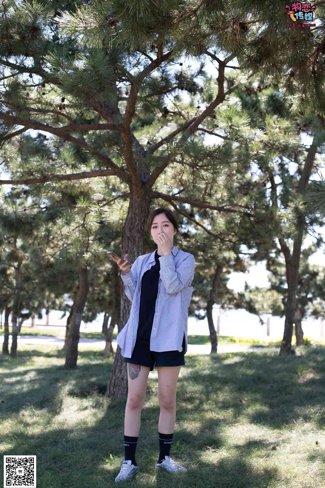 图片[143]-物恋传媒 No.056 眼神犀利,表情高冷小姐姐的深蓝色棉袜 [160P] – 速更版-美库