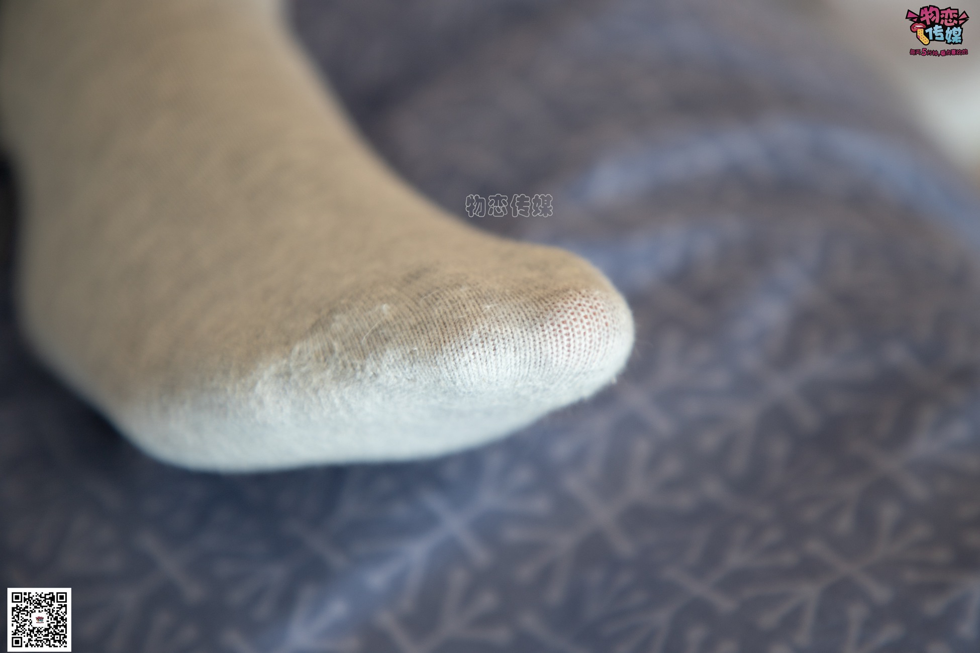 图片[34]-[物恋传媒] NO.063 深秋蜜糖，甜甜甜美~小白跑鞋配灰色棉袜 [161P] – 速更版-美库