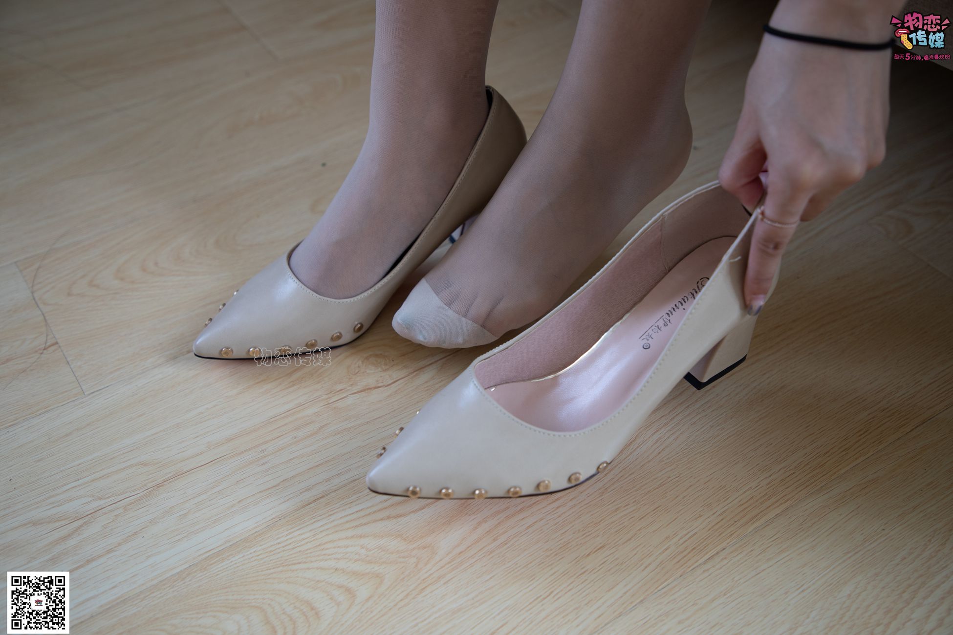 图片[57]-物恋传媒 No.061 轻熟女的枪与玫瑰,肉丝小高跟 [111P] – 速更版-美库