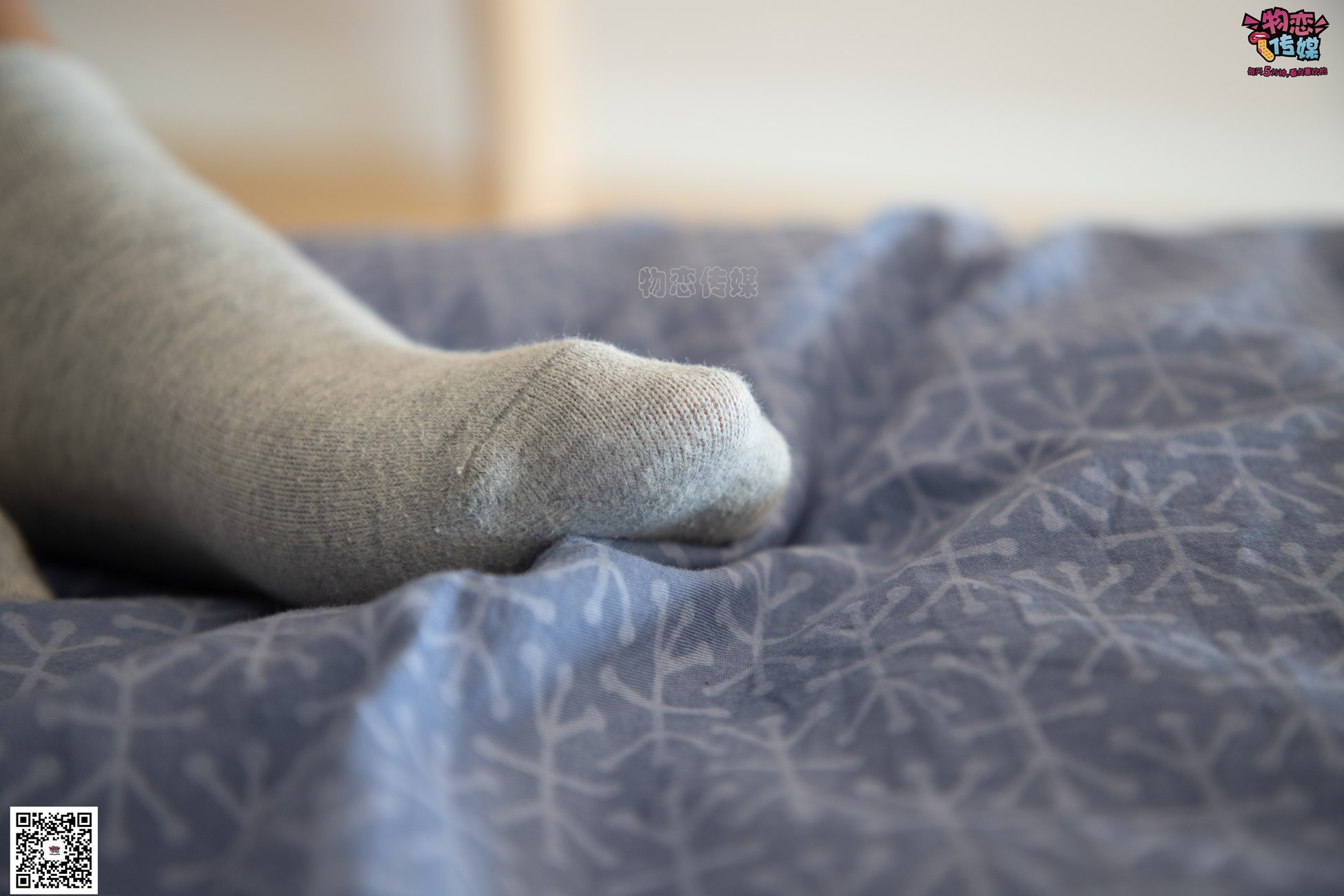 图片[40]-[物恋传媒] NO.063 深秋蜜糖，甜甜甜美~小白跑鞋配灰色棉袜 [161P] – 速更版-美库
