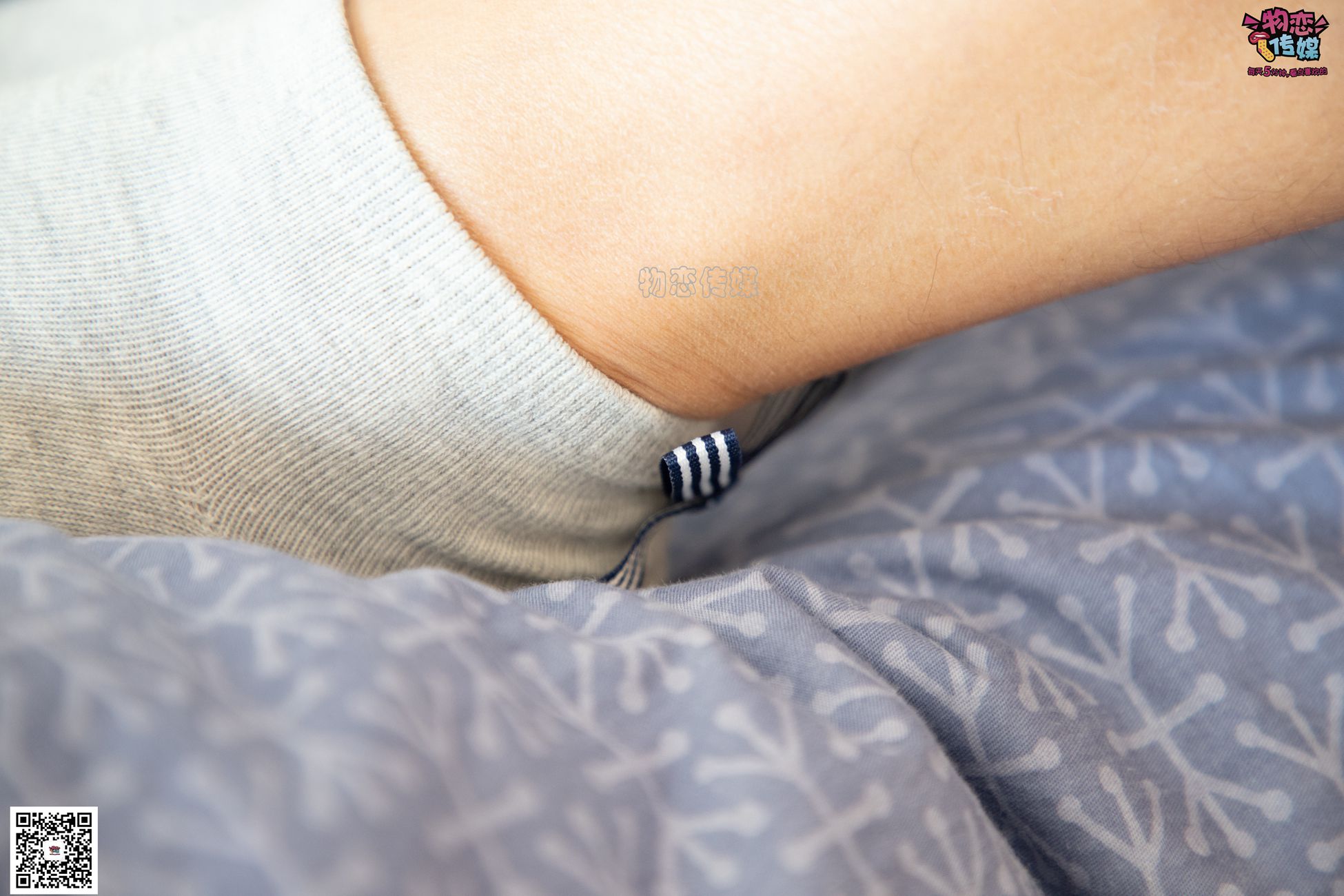 图片[43]-[物恋传媒] NO.063 深秋蜜糖，甜甜甜美~小白跑鞋配灰色棉袜 [161P] – 速更版-美库