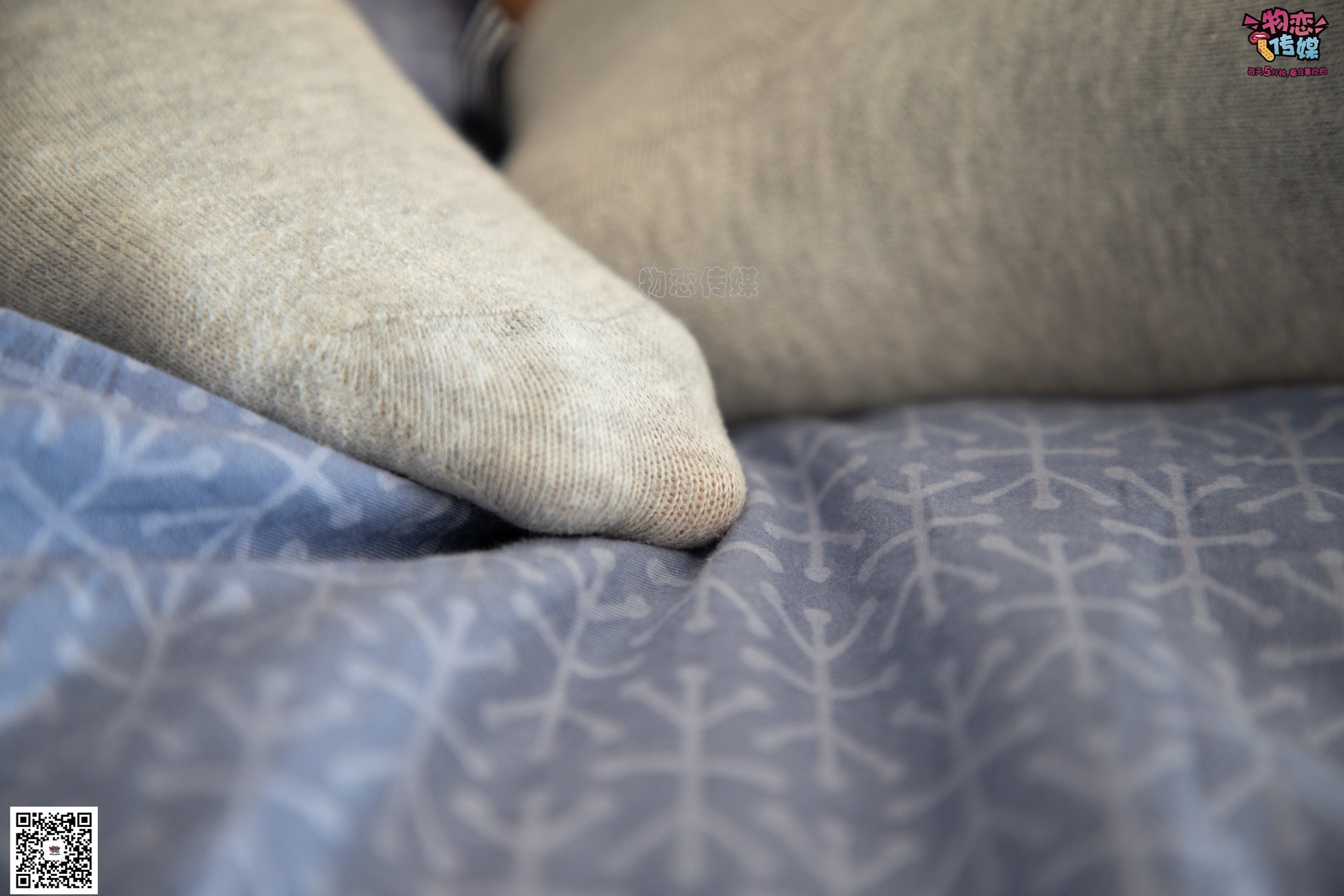 图片[46]-[物恋传媒] NO.063 深秋蜜糖，甜甜甜美~小白跑鞋配灰色棉袜 [161P] – 速更版-美库