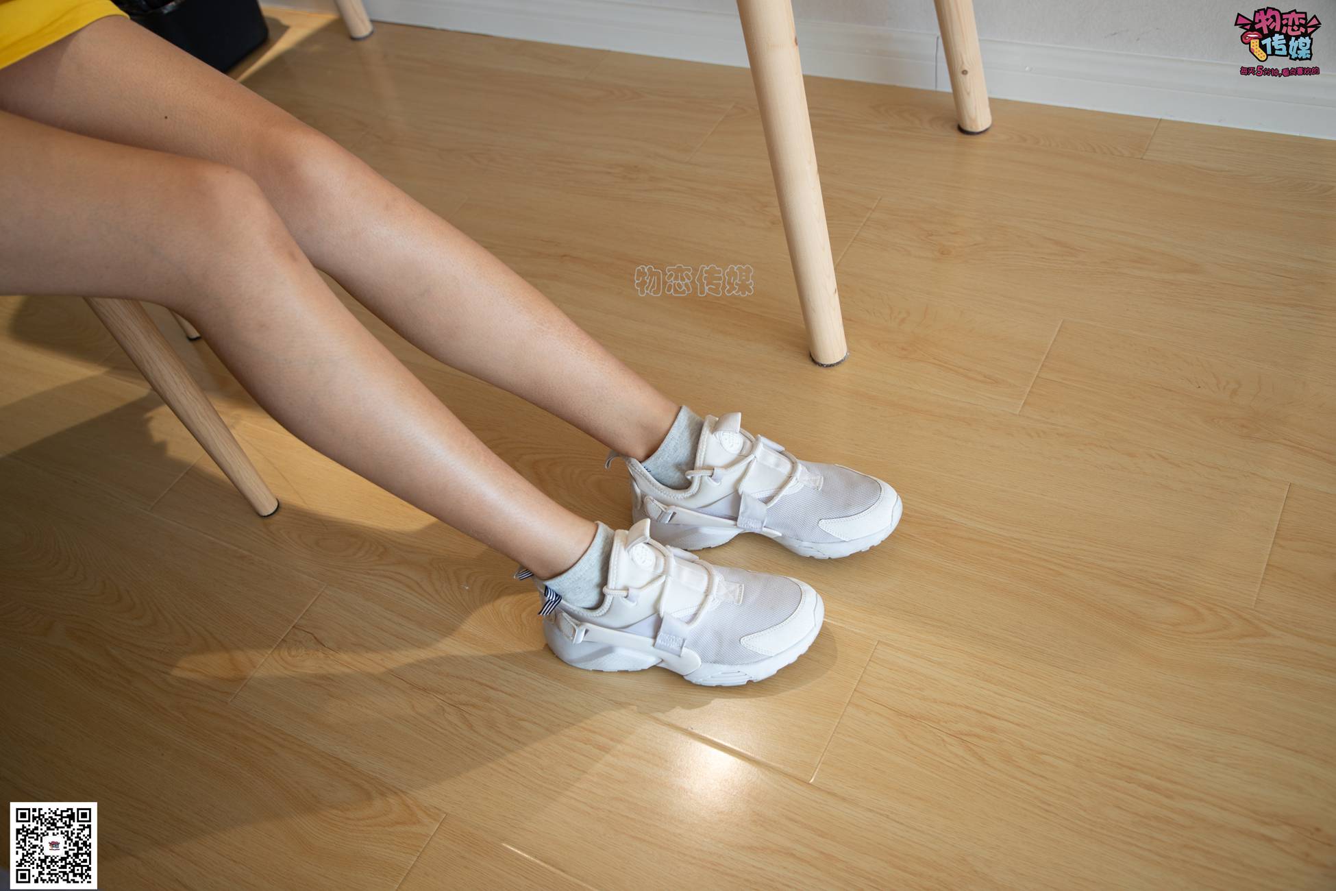 图片[86]-[物恋传媒] NO.063 深秋蜜糖，甜甜甜美~小白跑鞋配灰色棉袜 [161P] – 速更版-美库
