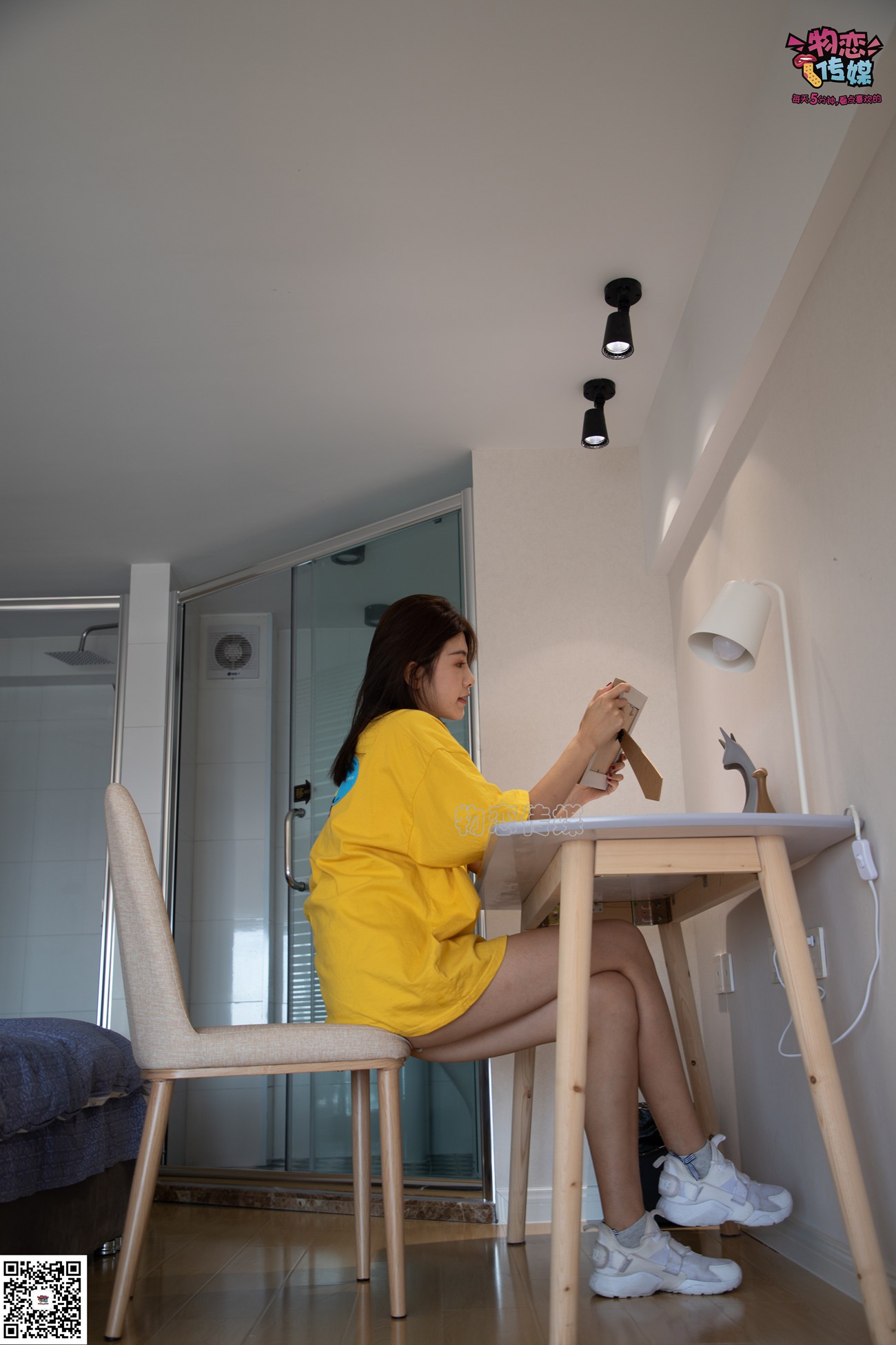 图片[92]-[物恋传媒] NO.063 深秋蜜糖，甜甜甜美~小白跑鞋配灰色棉袜 [161P] – 速更版-美库