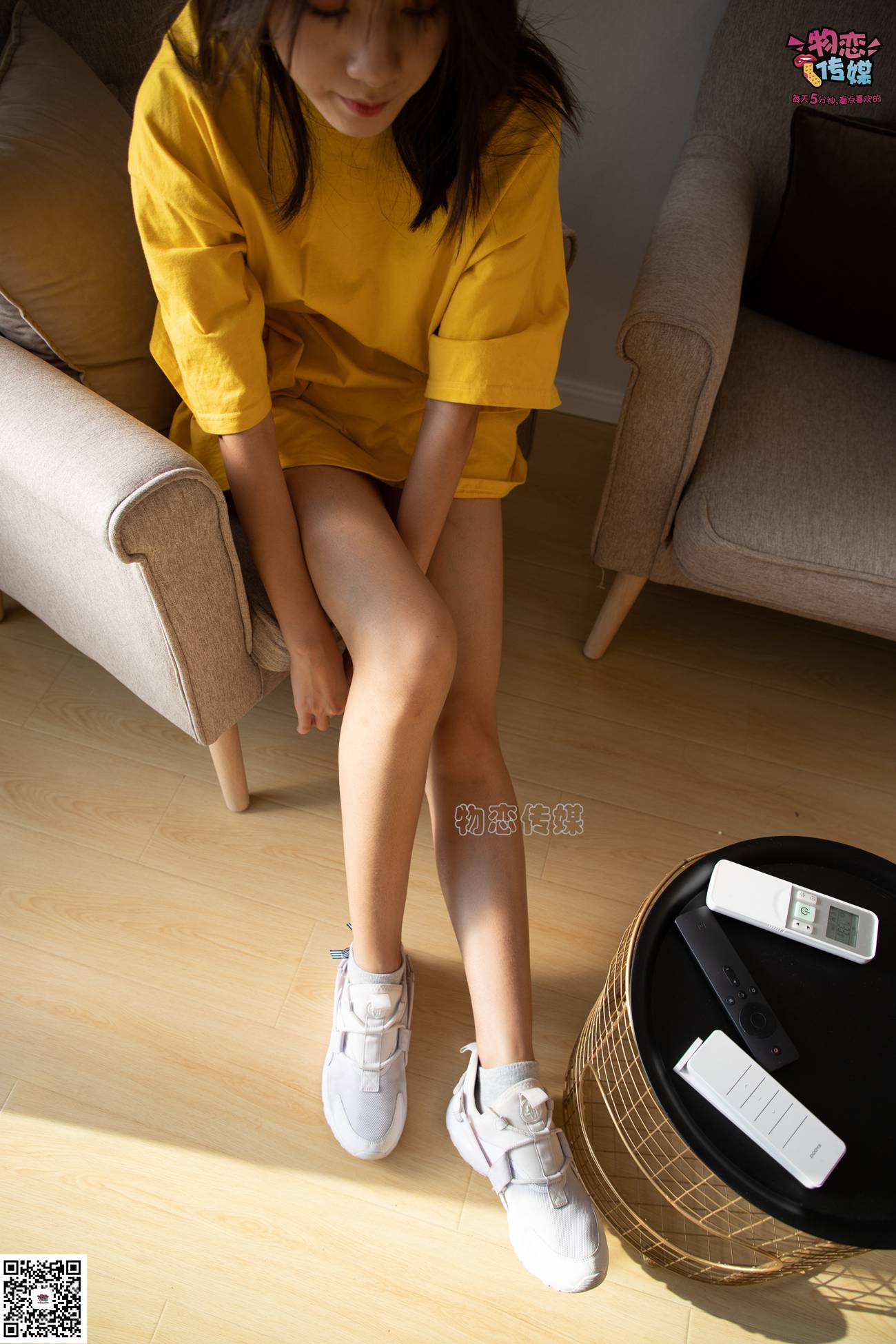 图片[93]-[物恋传媒] NO.063 深秋蜜糖，甜甜甜美~小白跑鞋配灰色棉袜 [161P] – 速更版-美库