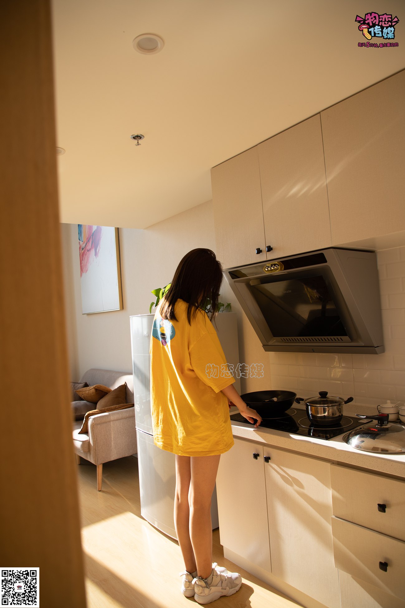 图片[102]-[物恋传媒] NO.063 深秋蜜糖，甜甜甜美~小白跑鞋配灰色棉袜 [161P] – 速更版-美库