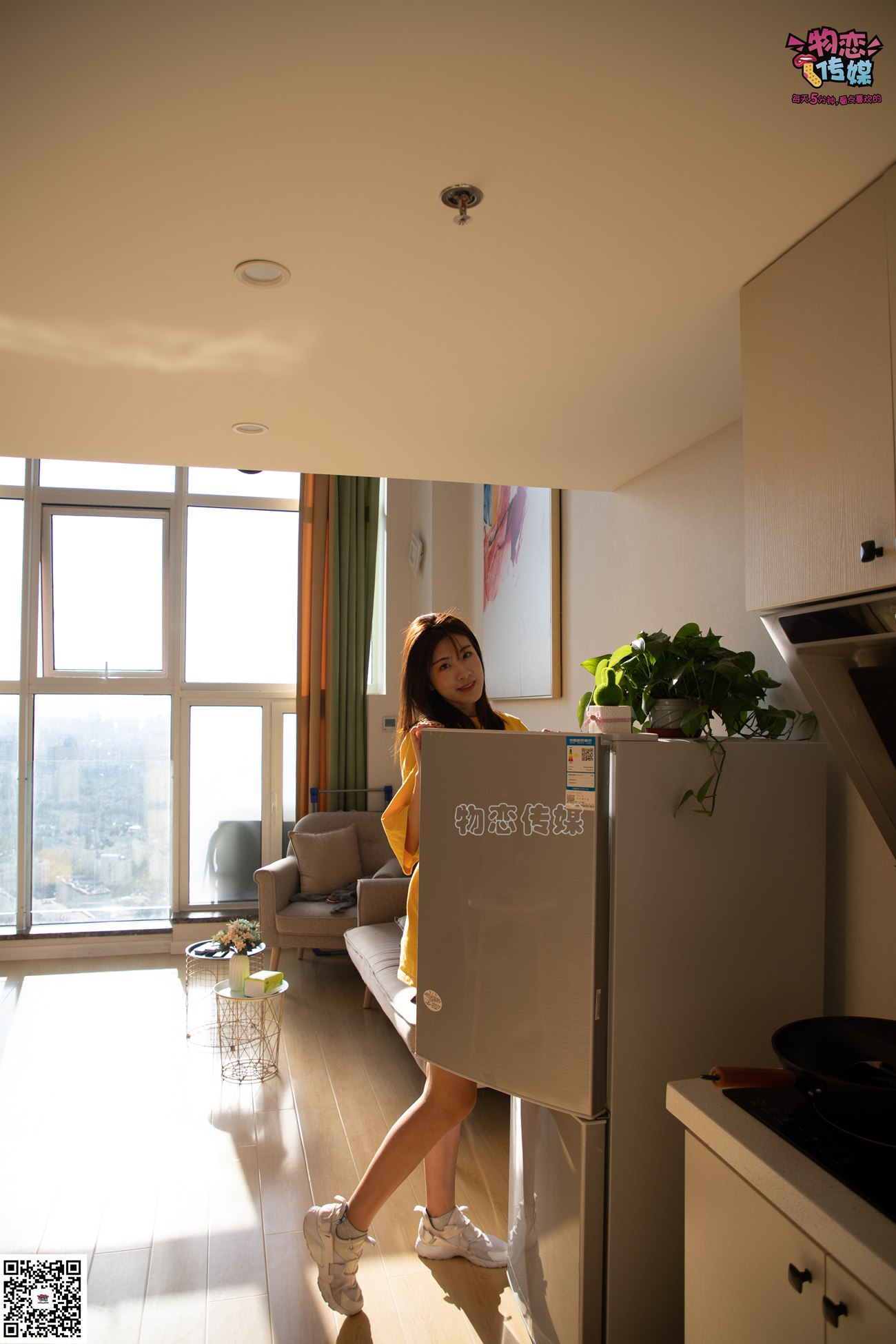 图片[105]-[物恋传媒] NO.063 深秋蜜糖，甜甜甜美~小白跑鞋配灰色棉袜 [161P] – 速更版-美库