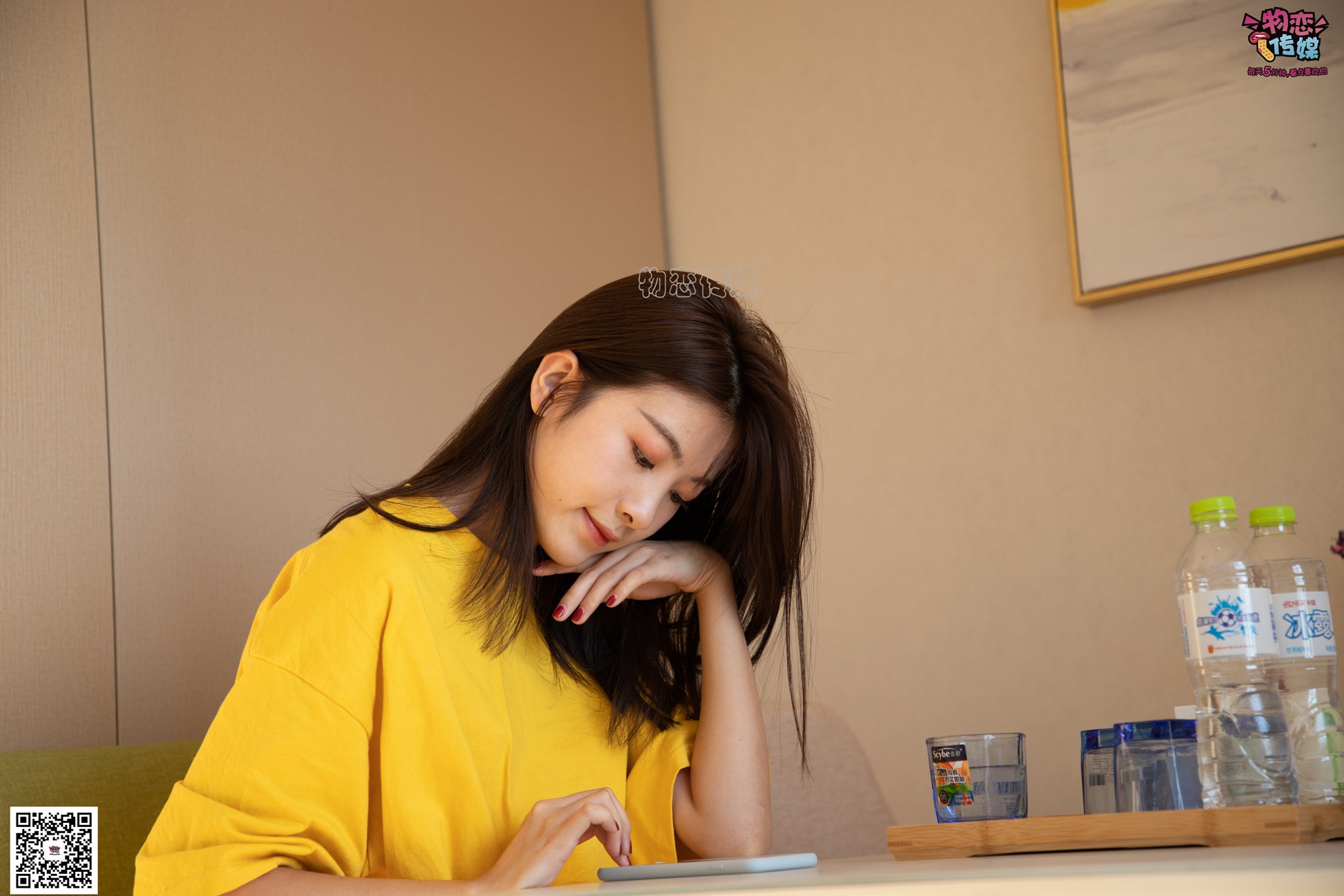 图片[108]-[物恋传媒] NO.063 深秋蜜糖，甜甜甜美~小白跑鞋配灰色棉袜 [161P] – 速更版-美库