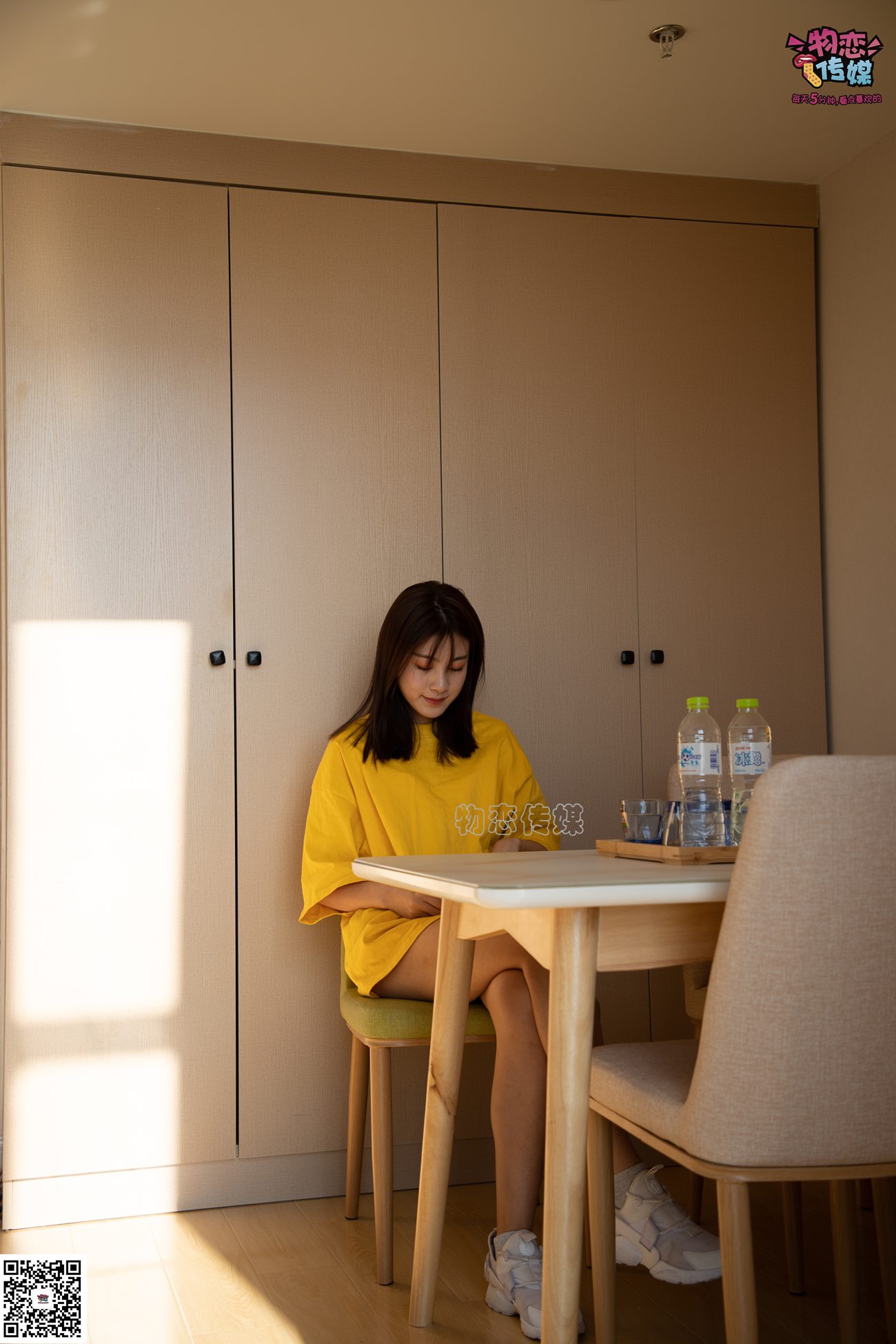 图片[111]-[物恋传媒] NO.063 深秋蜜糖，甜甜甜美~小白跑鞋配灰色棉袜 [161P] – 速更版-美库