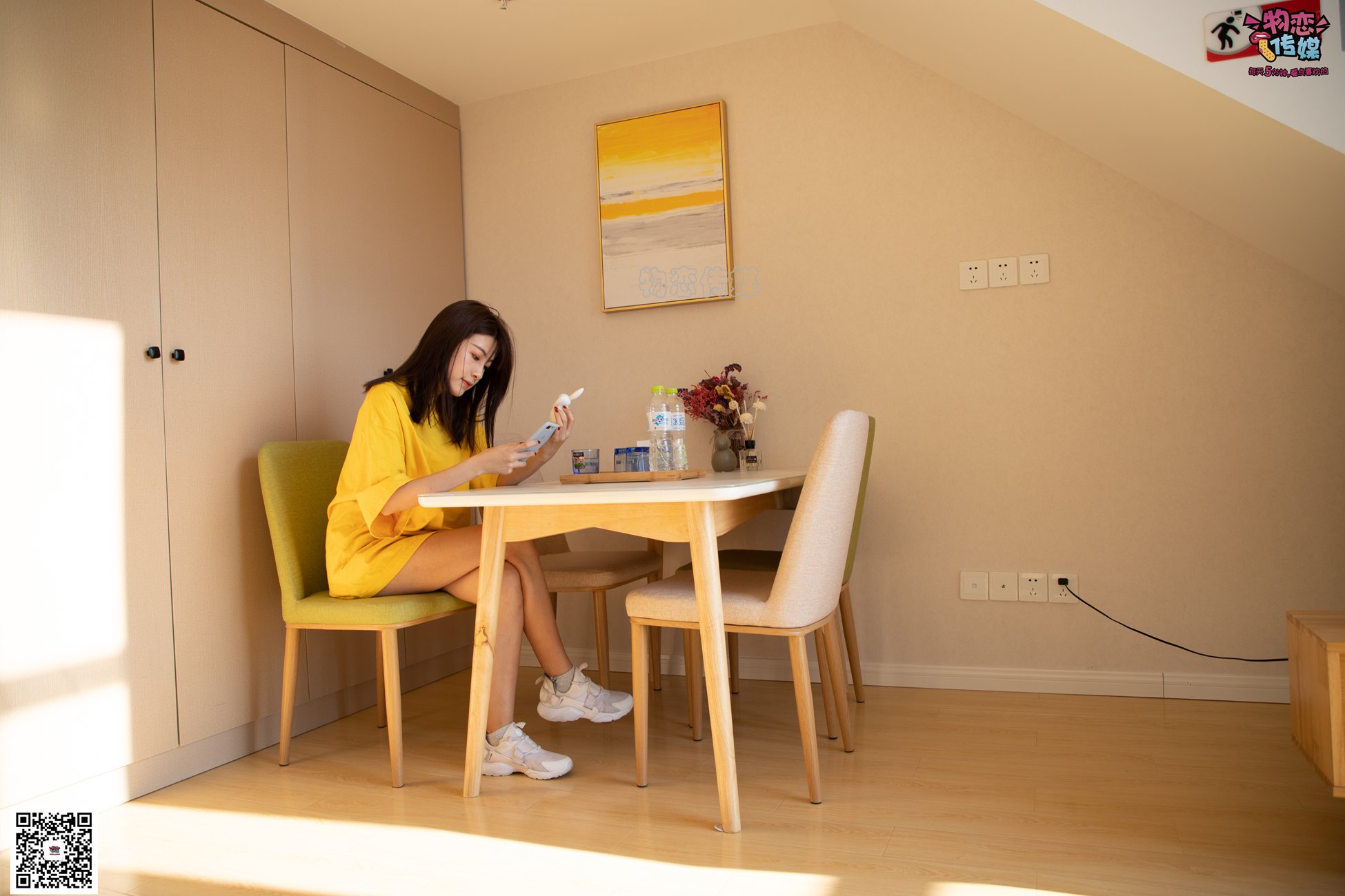 图片[115]-[物恋传媒] NO.063 深秋蜜糖，甜甜甜美~小白跑鞋配灰色棉袜 [161P] – 速更版-美库