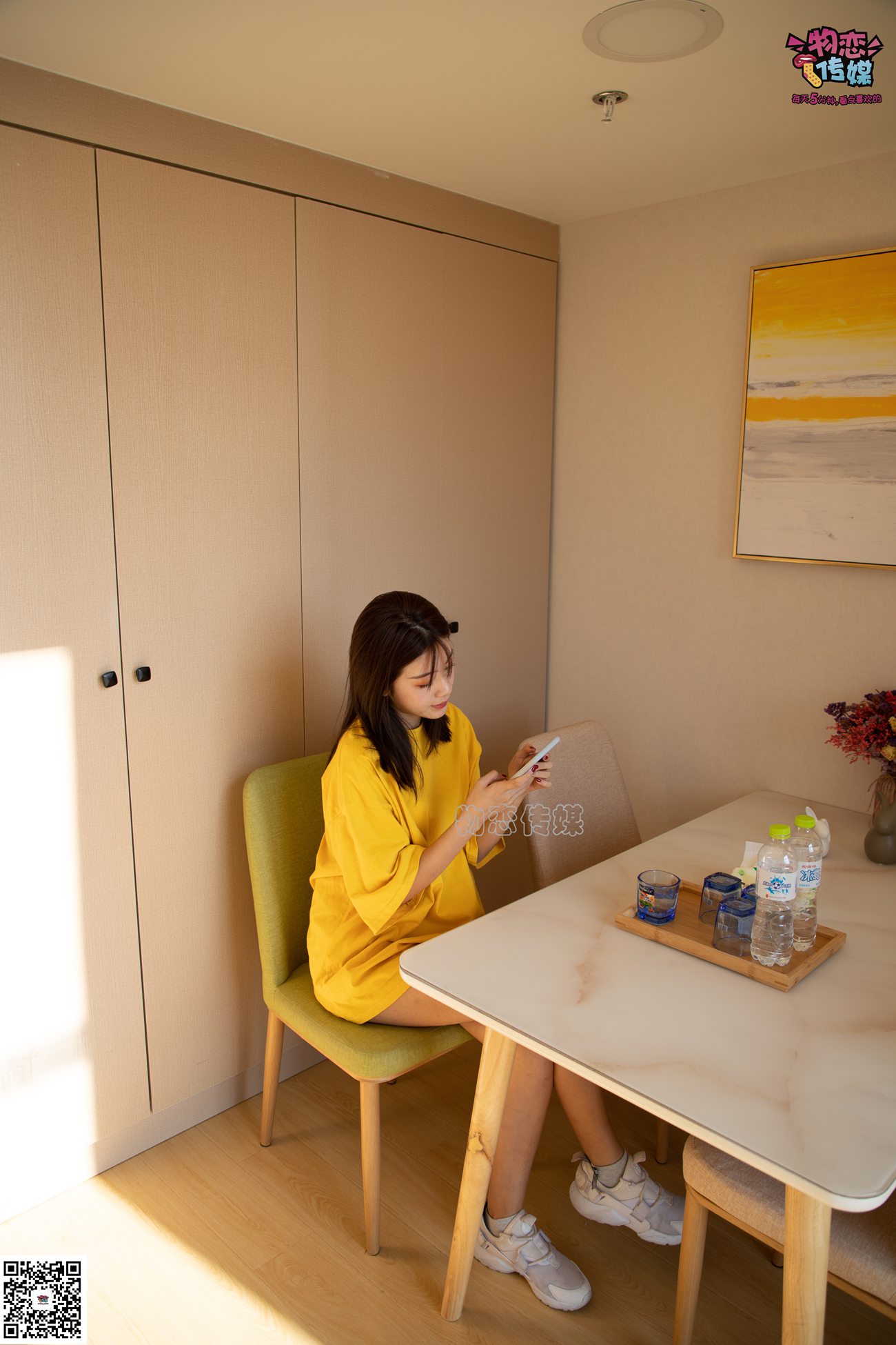 图片[114]-[物恋传媒] NO.063 深秋蜜糖，甜甜甜美~小白跑鞋配灰色棉袜 [161P] – 速更版-美库