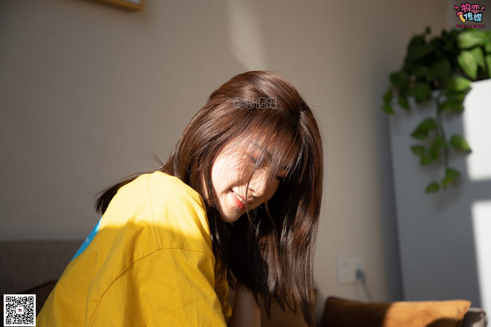 图片[121]-[物恋传媒] NO.063 深秋蜜糖，甜甜甜美~小白跑鞋配灰色棉袜 [161P] – 速更版-美库