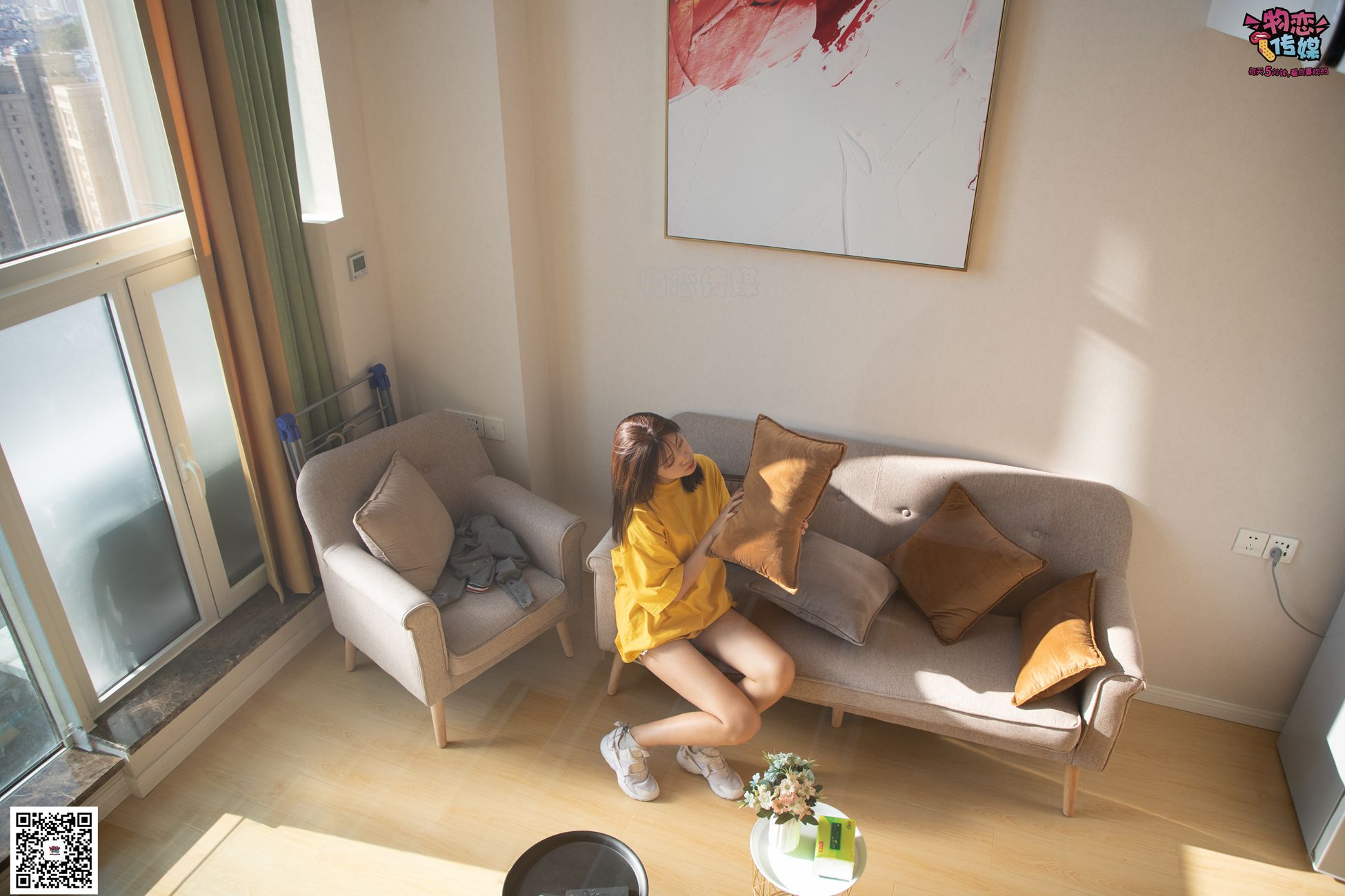 图片[126]-[物恋传媒] NO.063 深秋蜜糖，甜甜甜美~小白跑鞋配灰色棉袜 [161P] – 速更版-美库