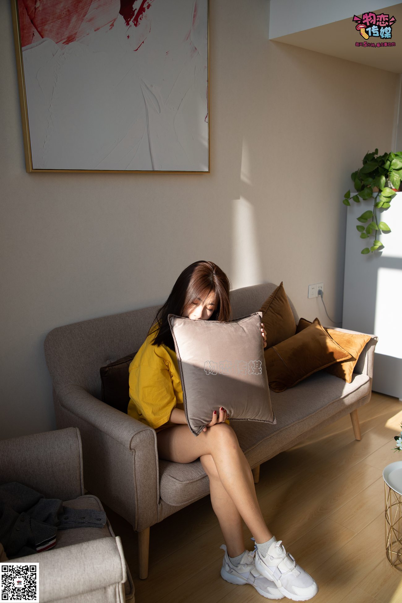 图片[141]-[物恋传媒] NO.063 深秋蜜糖，甜甜甜美~小白跑鞋配灰色棉袜 [161P] – 速更版-美库