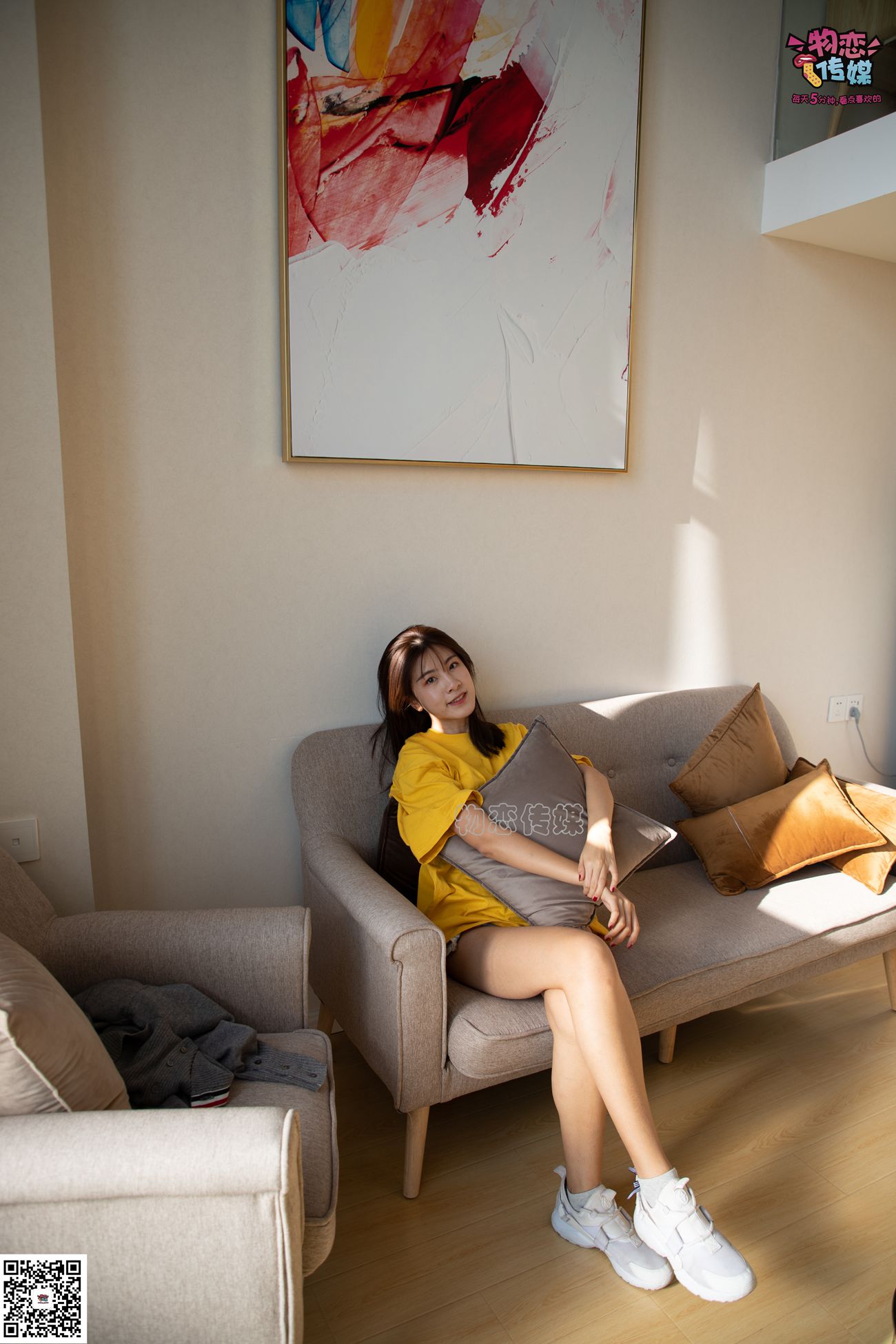 图片[140]-[物恋传媒] NO.063 深秋蜜糖，甜甜甜美~小白跑鞋配灰色棉袜 [161P] – 速更版-美库