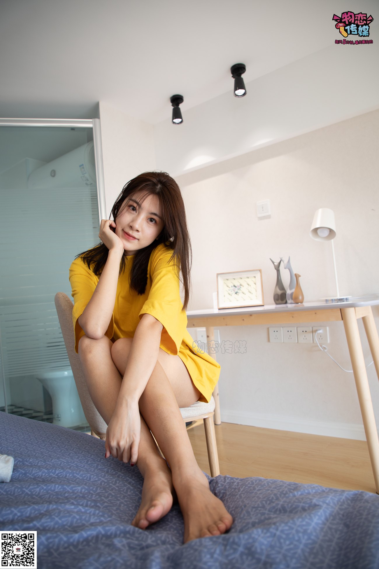 图片[155]-[物恋传媒] NO.063 深秋蜜糖，甜甜甜美~小白跑鞋配灰色棉袜 [161P] – 速更版-美库