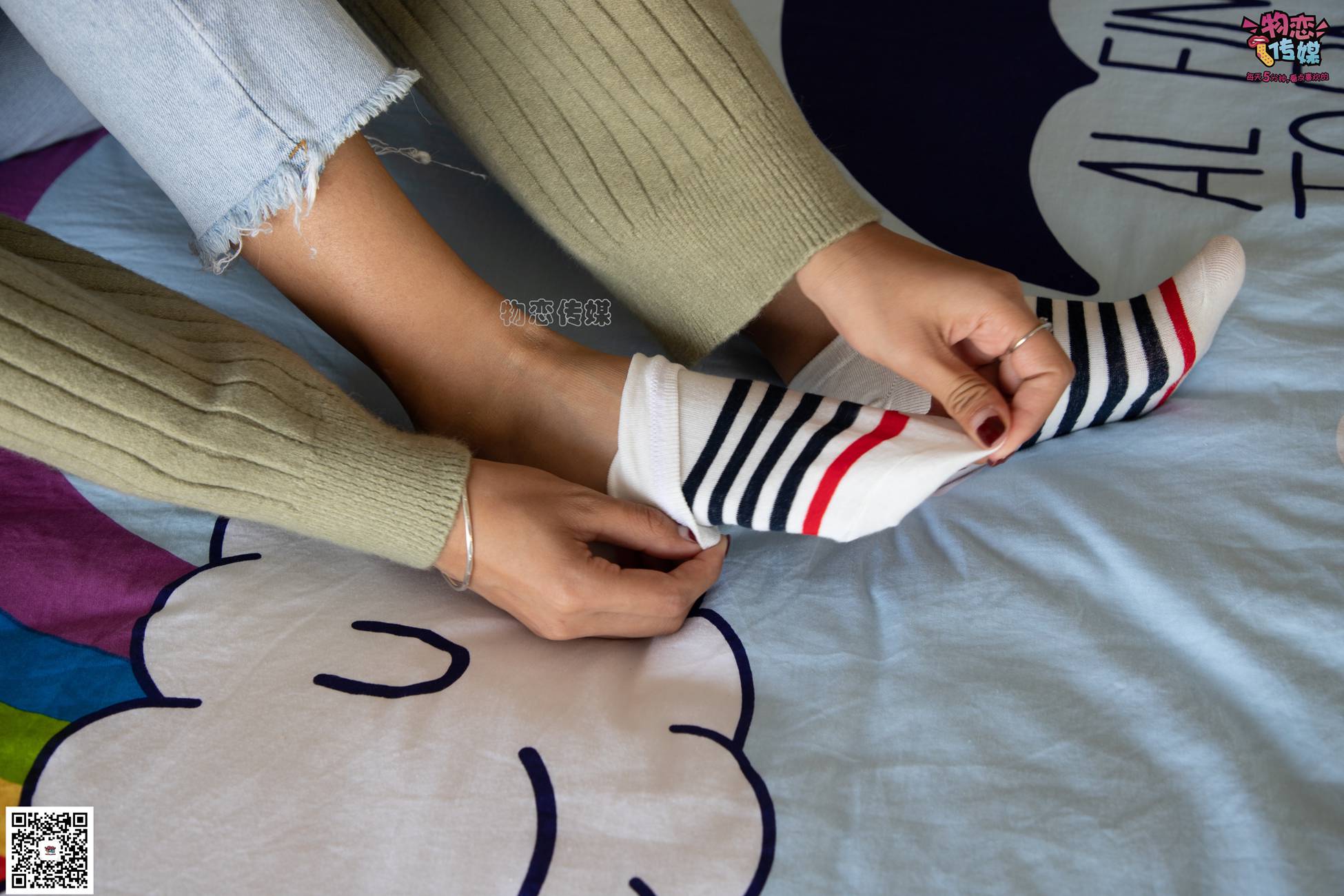 图片[36]-物恋传媒 No.067 锁骨的秘密。白色板鞋配白色横纹棉袜 [189P] – 速更版-美库