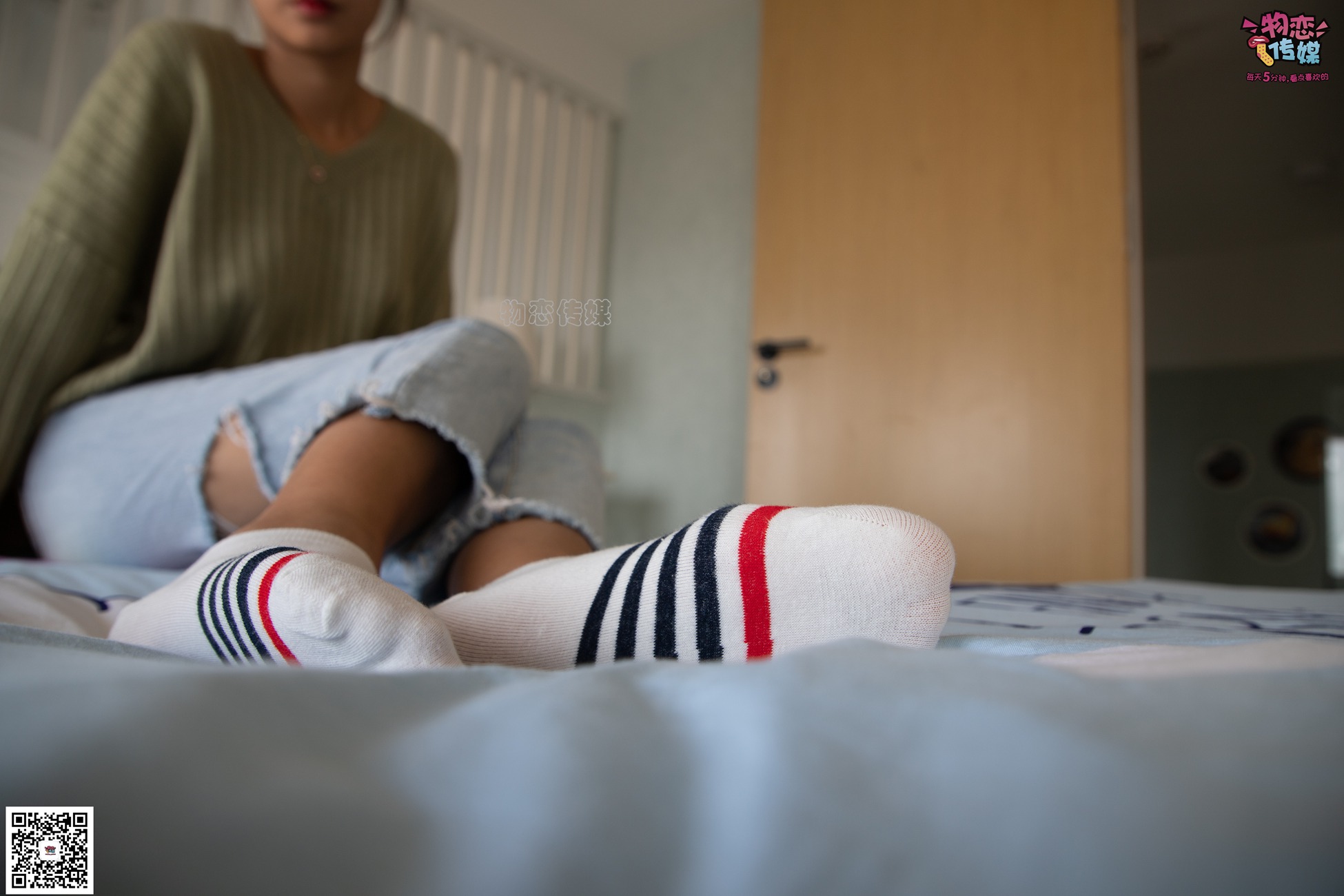 图片[41]-物恋传媒 No.067 锁骨的秘密。白色板鞋配白色横纹棉袜 [189P] – 速更版-美库