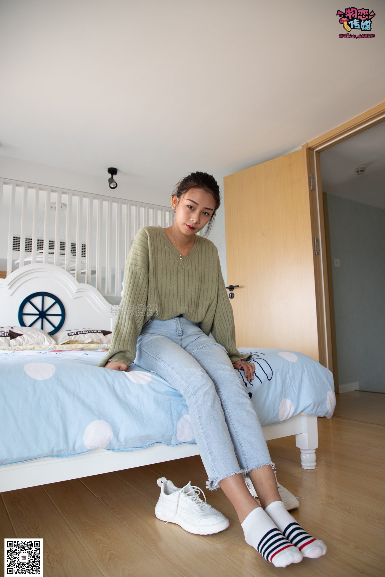 图片[89]-物恋传媒 No.067 锁骨的秘密。白色板鞋配白色横纹棉袜 [189P] – 速更版-美库