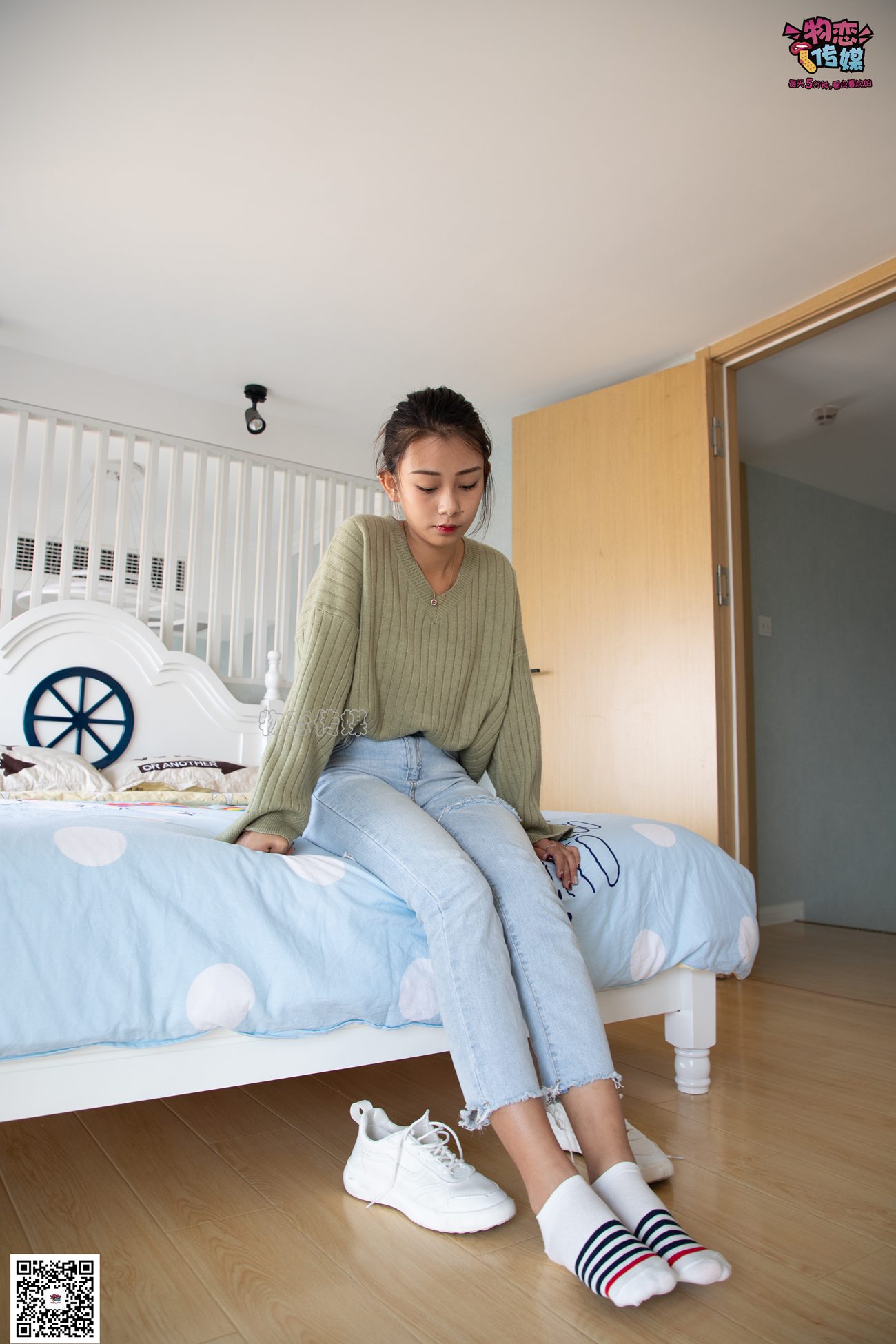 图片[90]-物恋传媒 No.067 锁骨的秘密。白色板鞋配白色横纹棉袜 [189P] – 速更版-美库