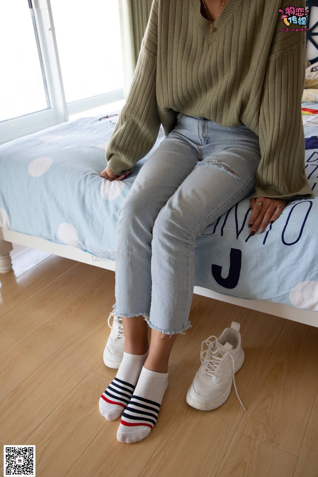 图片[98]-物恋传媒 No.067 锁骨的秘密。白色板鞋配白色横纹棉袜 [189P] – 速更版-美库