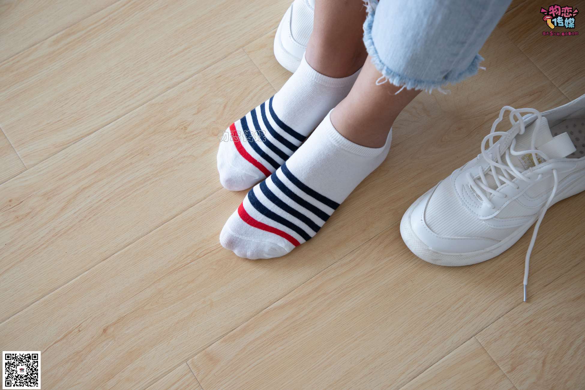 图片[100]-物恋传媒 No.067 锁骨的秘密。白色板鞋配白色横纹棉袜 [189P] – 速更版-美库