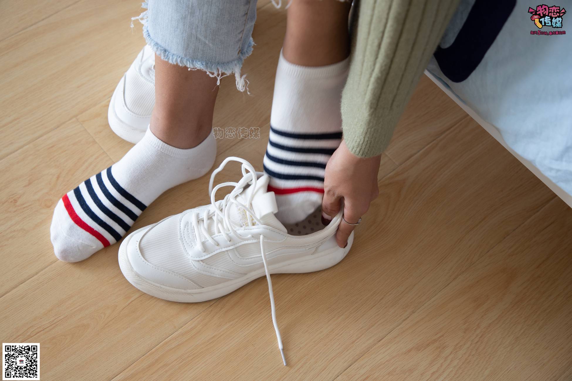 图片[101]-物恋传媒 No.067 锁骨的秘密。白色板鞋配白色横纹棉袜 [189P] – 速更版-美库