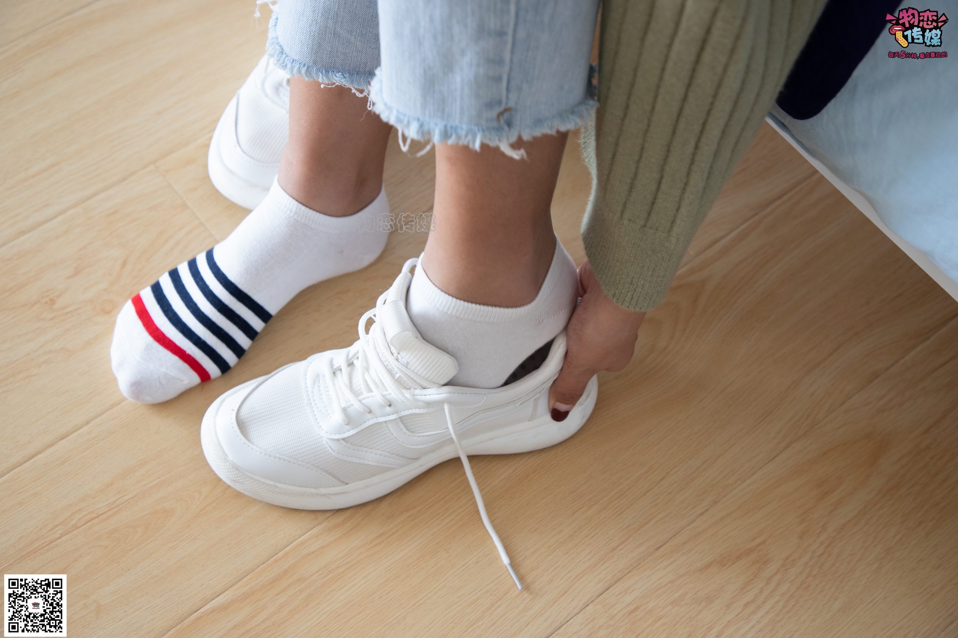 图片[102]-物恋传媒 No.067 锁骨的秘密。白色板鞋配白色横纹棉袜 [189P] – 速更版-美库