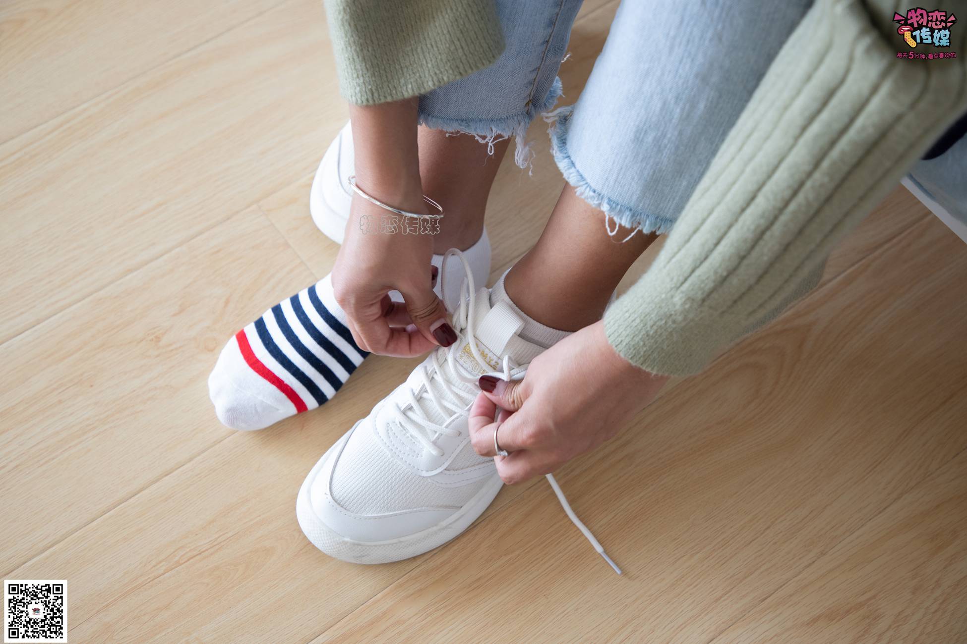 图片[103]-物恋传媒 No.067 锁骨的秘密。白色板鞋配白色横纹棉袜 [189P] – 速更版-美库