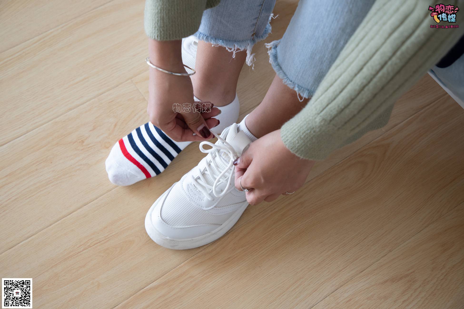 图片[106]-物恋传媒 No.067 锁骨的秘密。白色板鞋配白色横纹棉袜 [189P] – 速更版-美库