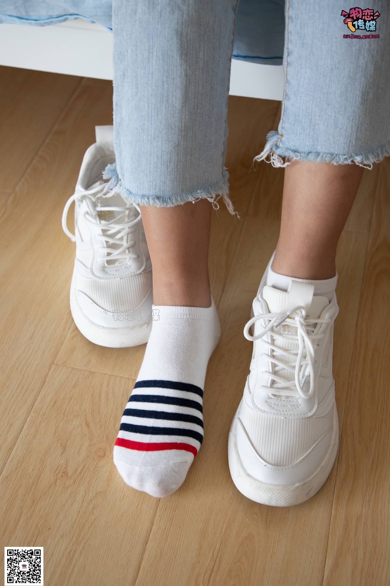 图片[109]-物恋传媒 No.067 锁骨的秘密。白色板鞋配白色横纹棉袜 [189P] – 速更版-美库